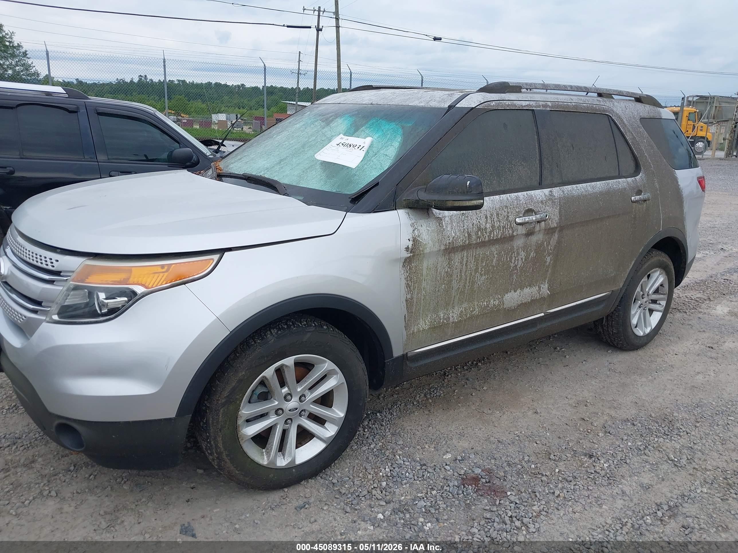 FORD EXPLORER image 6