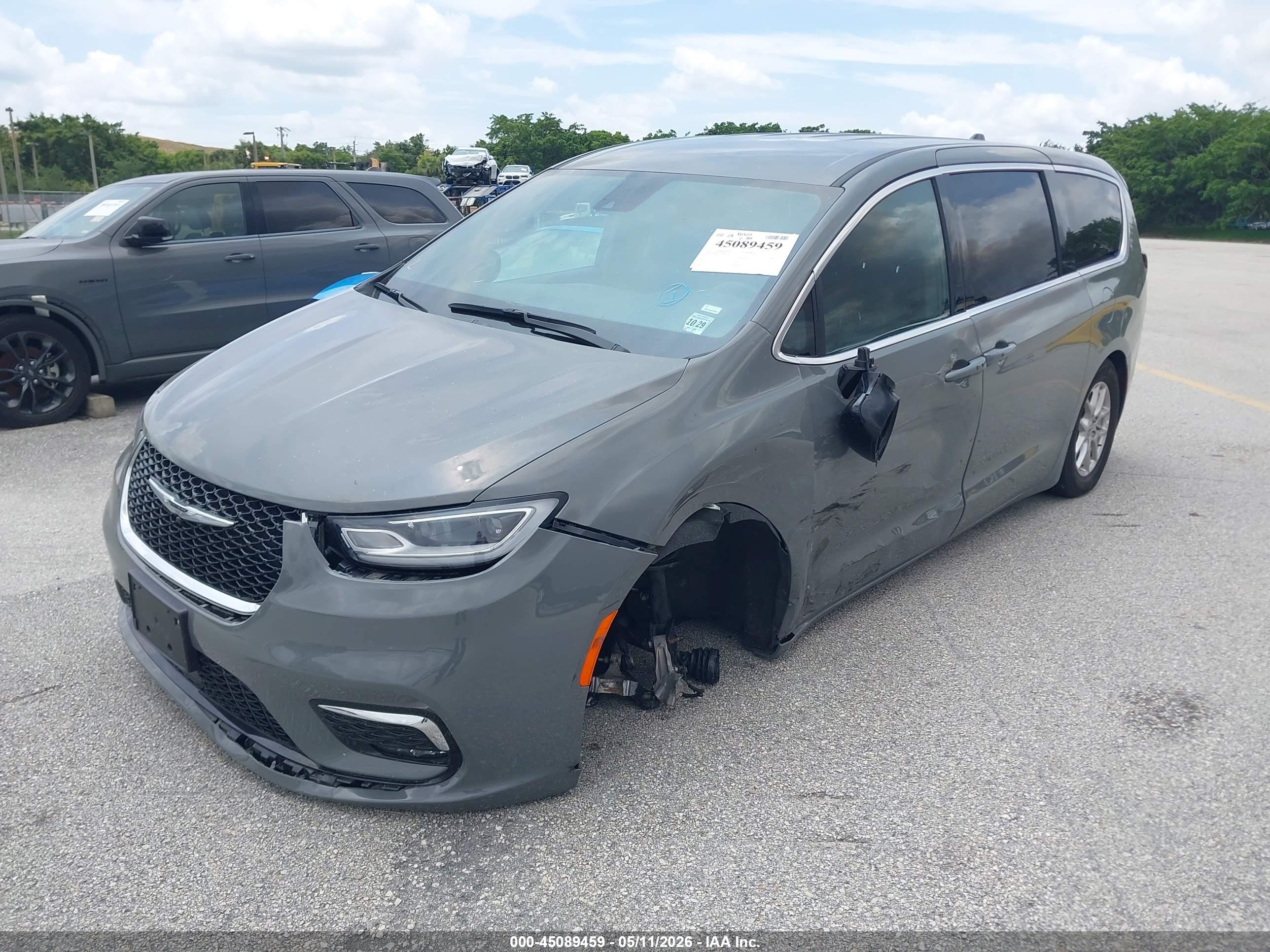 CHRYSLER PACIFICA image 2