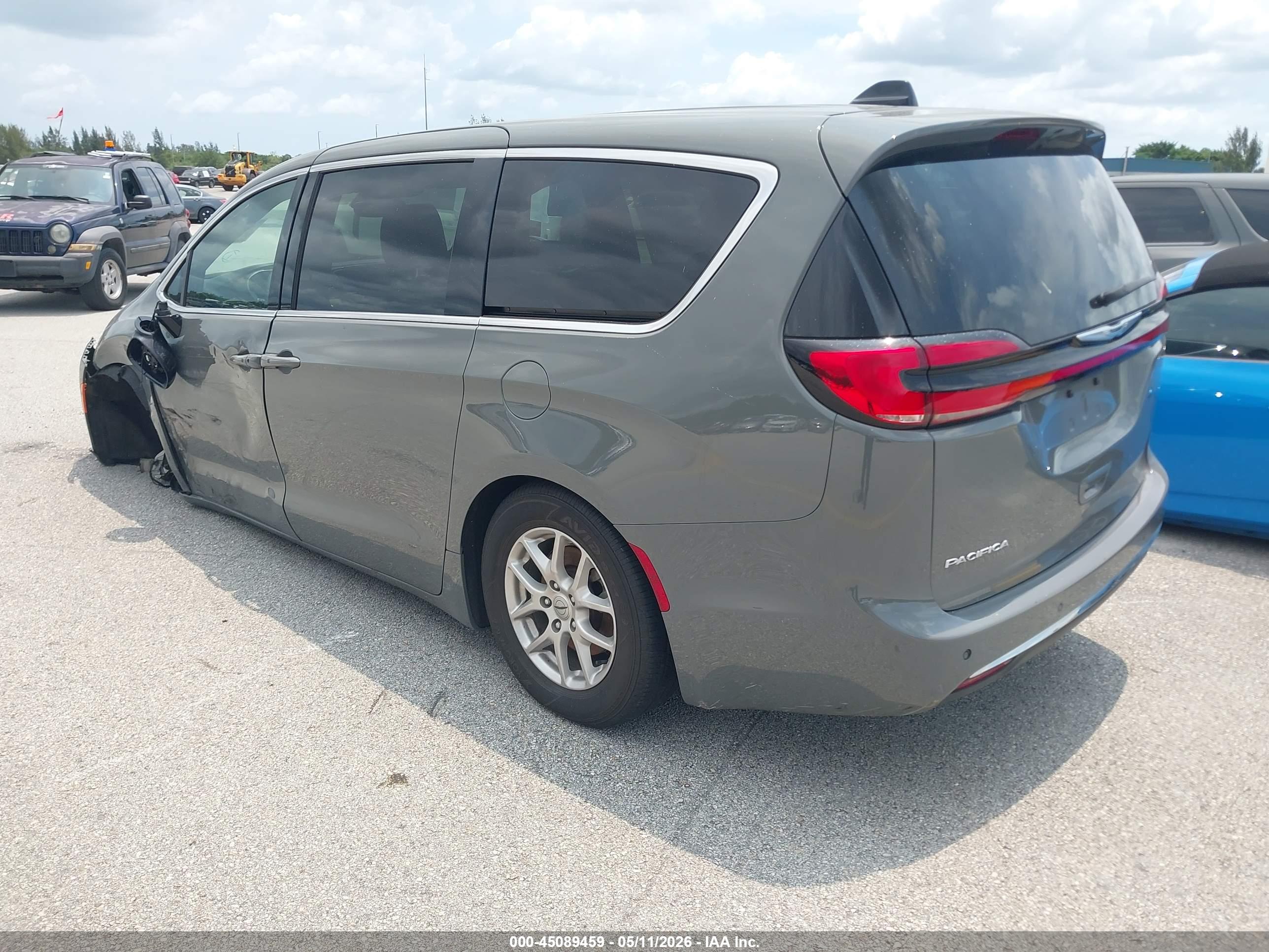 CHRYSLER PACIFICA image 3