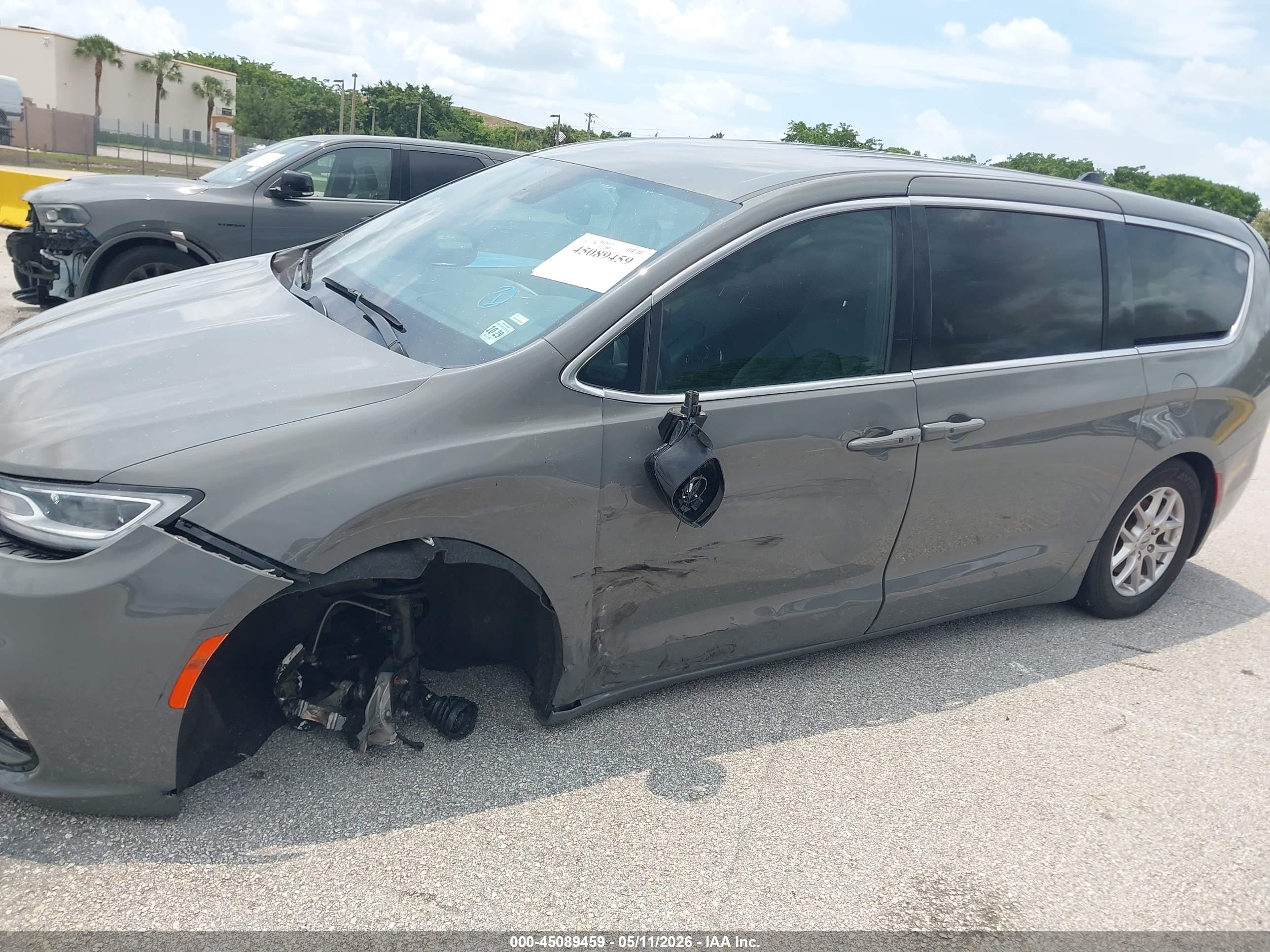 CHRYSLER PACIFICA image 6