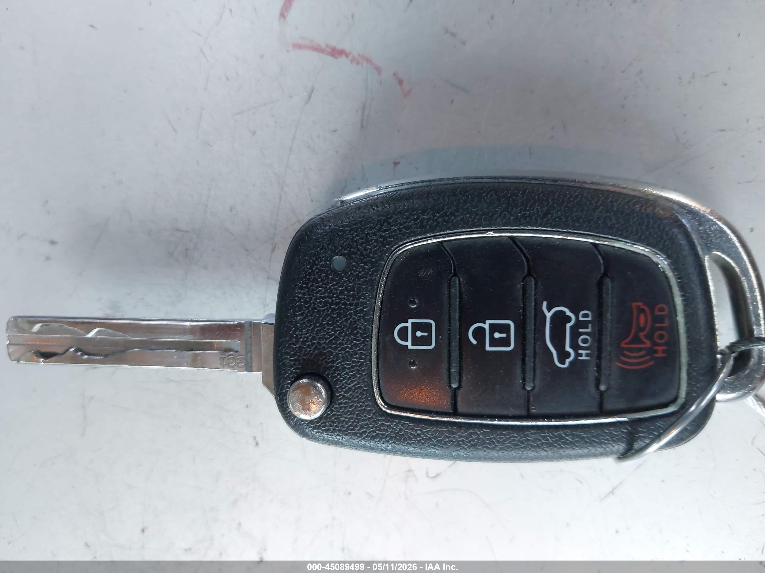 HYUNDAI TUCSON image 11