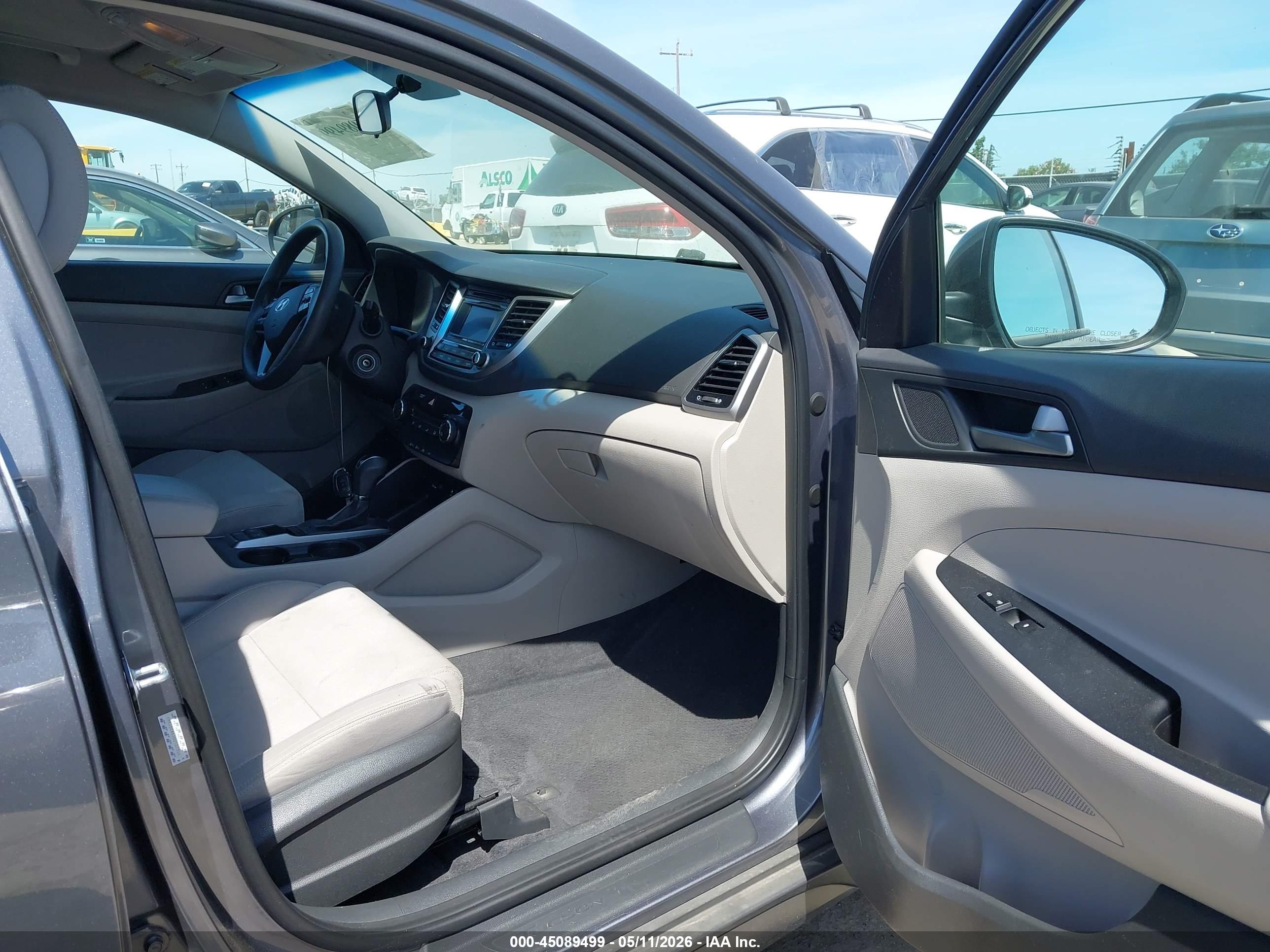 HYUNDAI TUCSON image 5