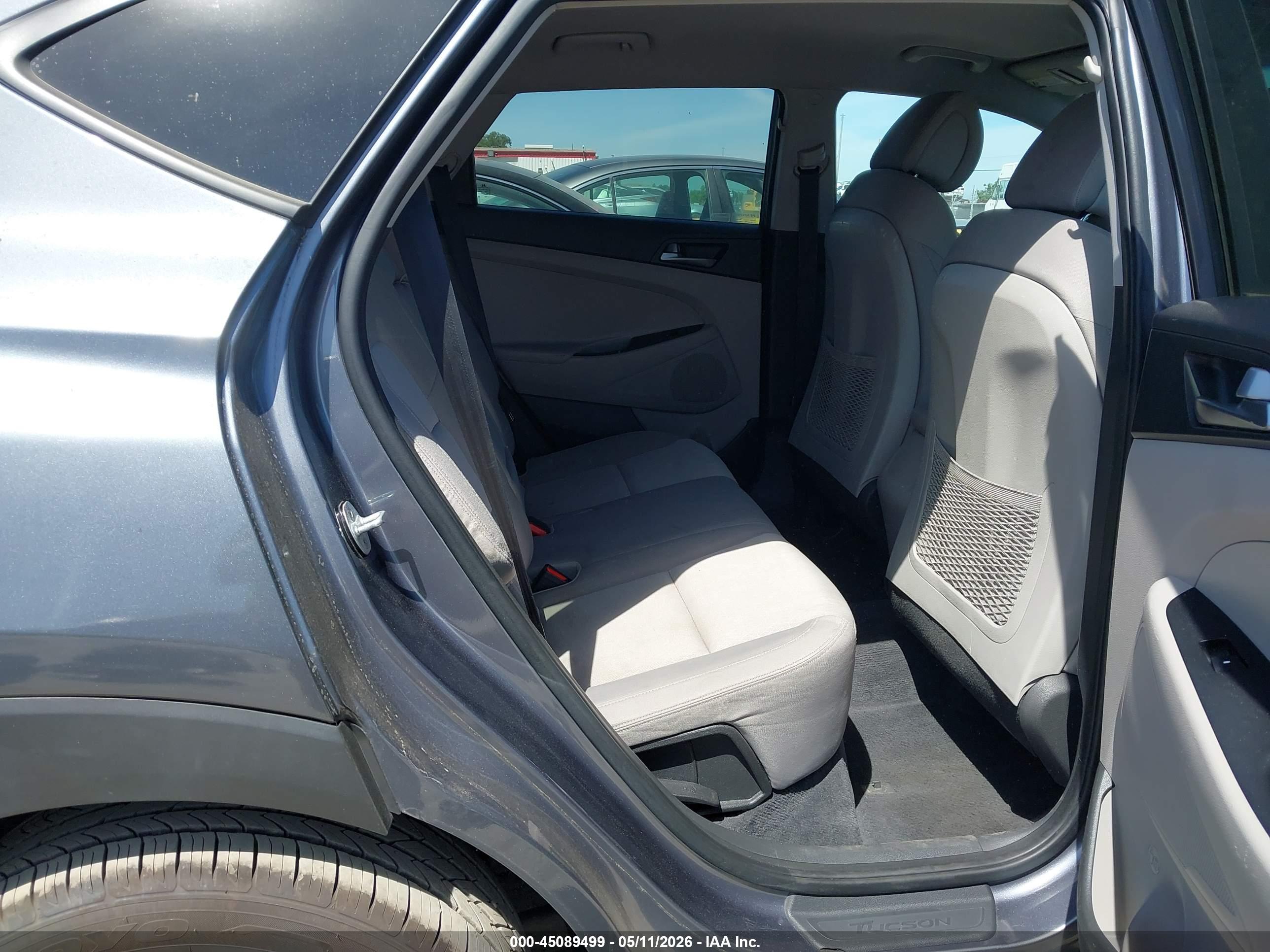 HYUNDAI TUCSON image 8