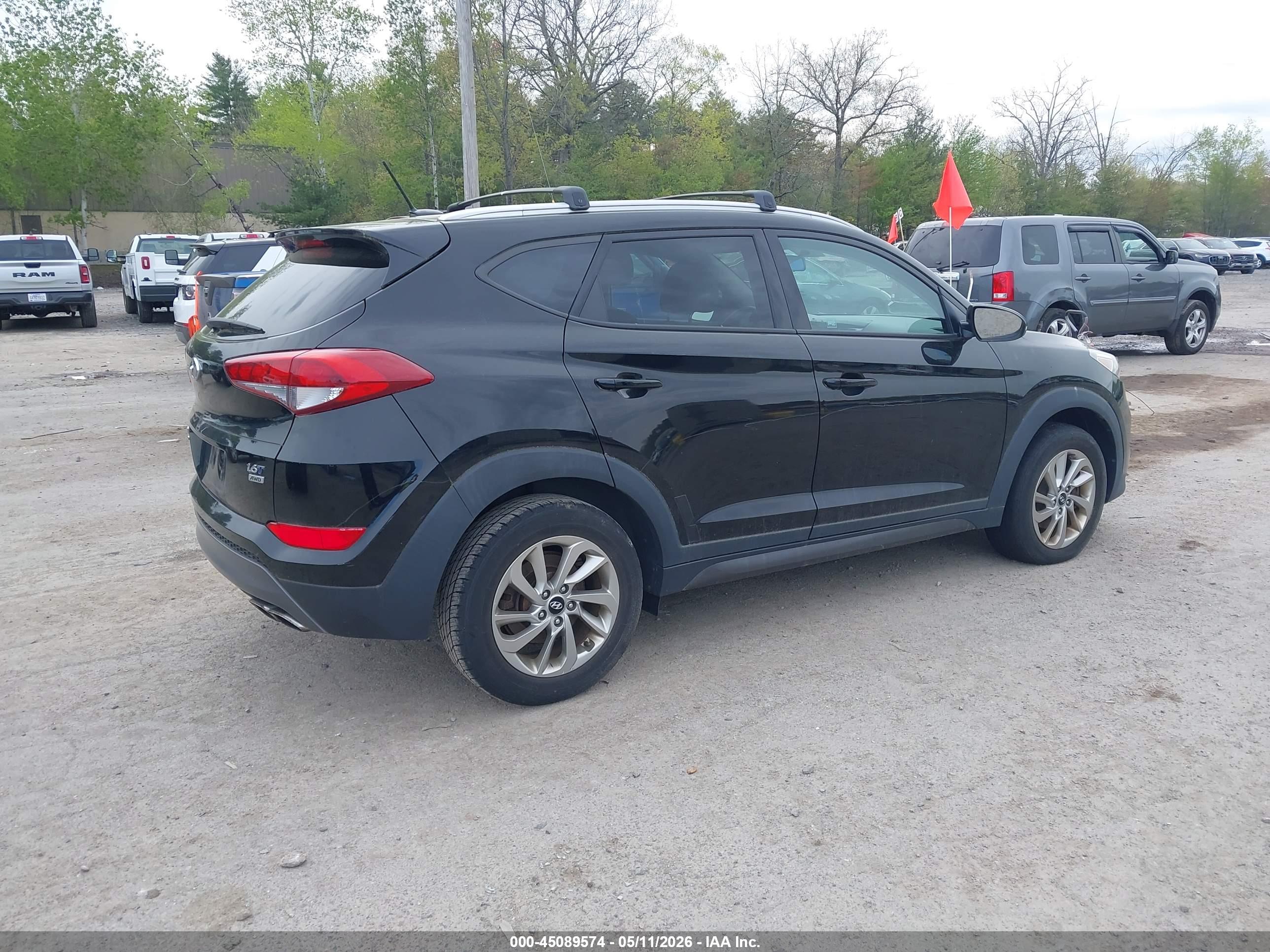 HYUNDAI TUCSON image 4