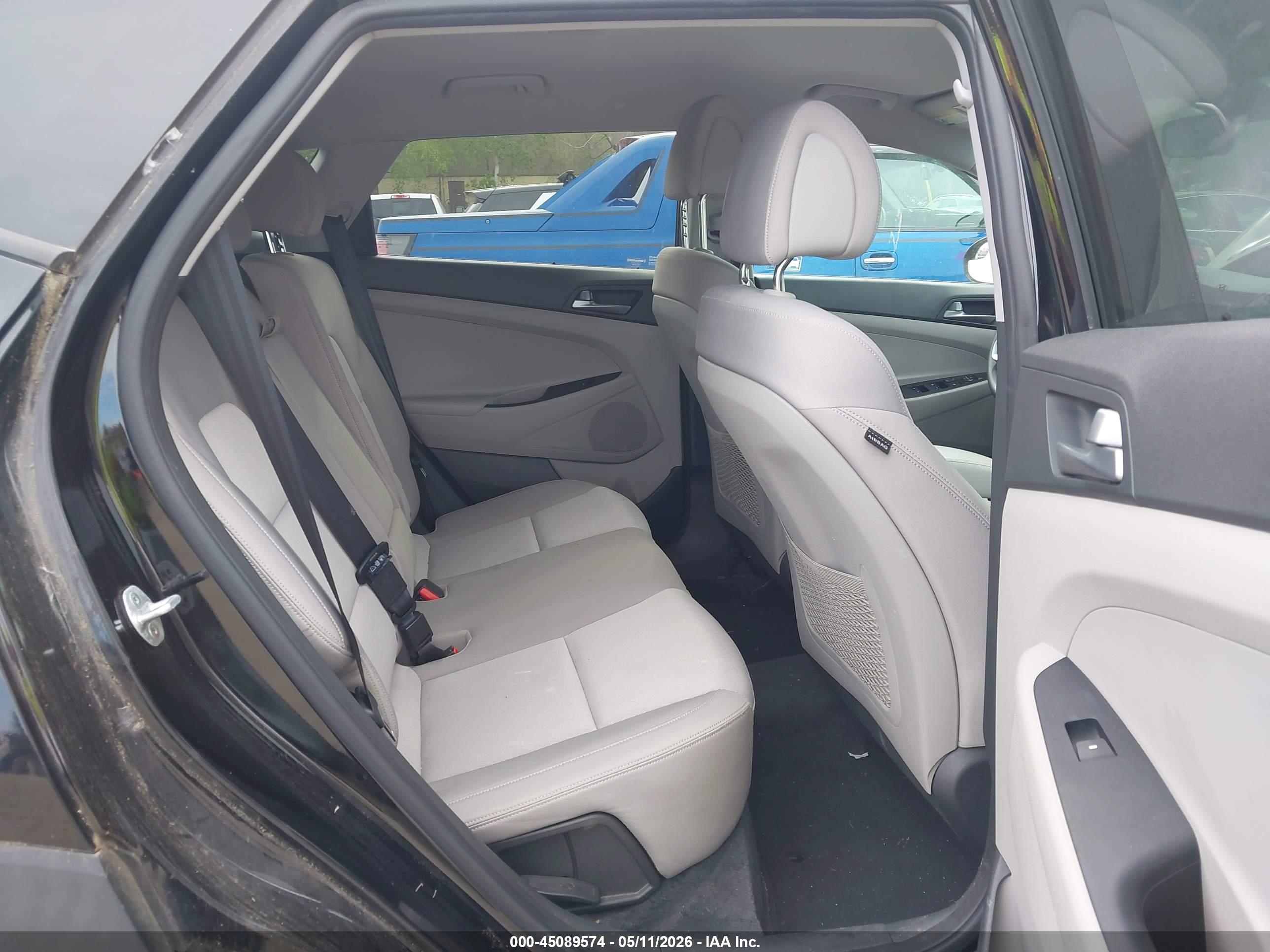 HYUNDAI TUCSON image 8