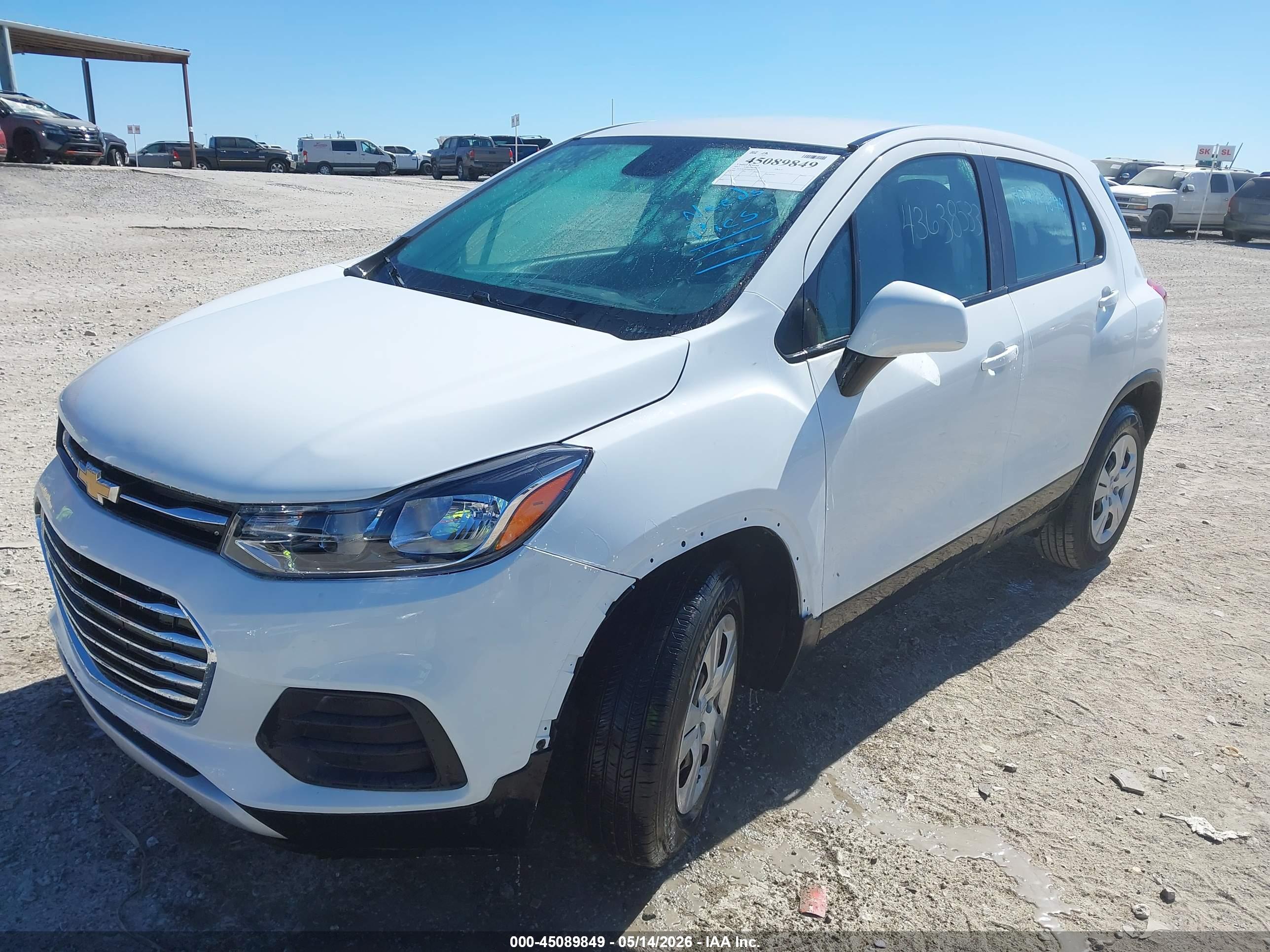 CHEVROLET TRAX image 2
