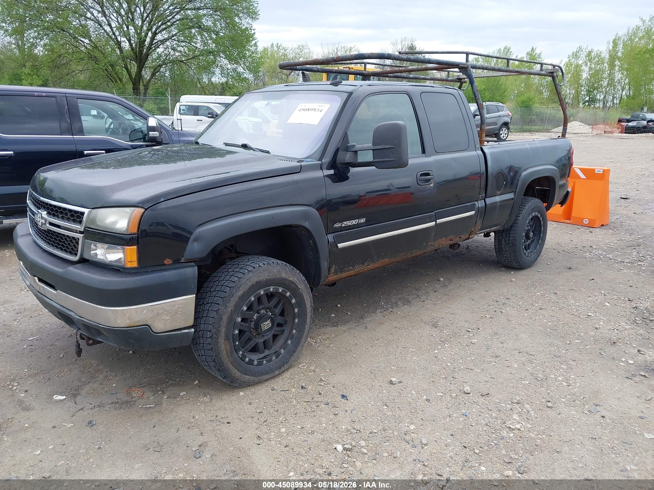 CHEVROLET SILVERADO image 2