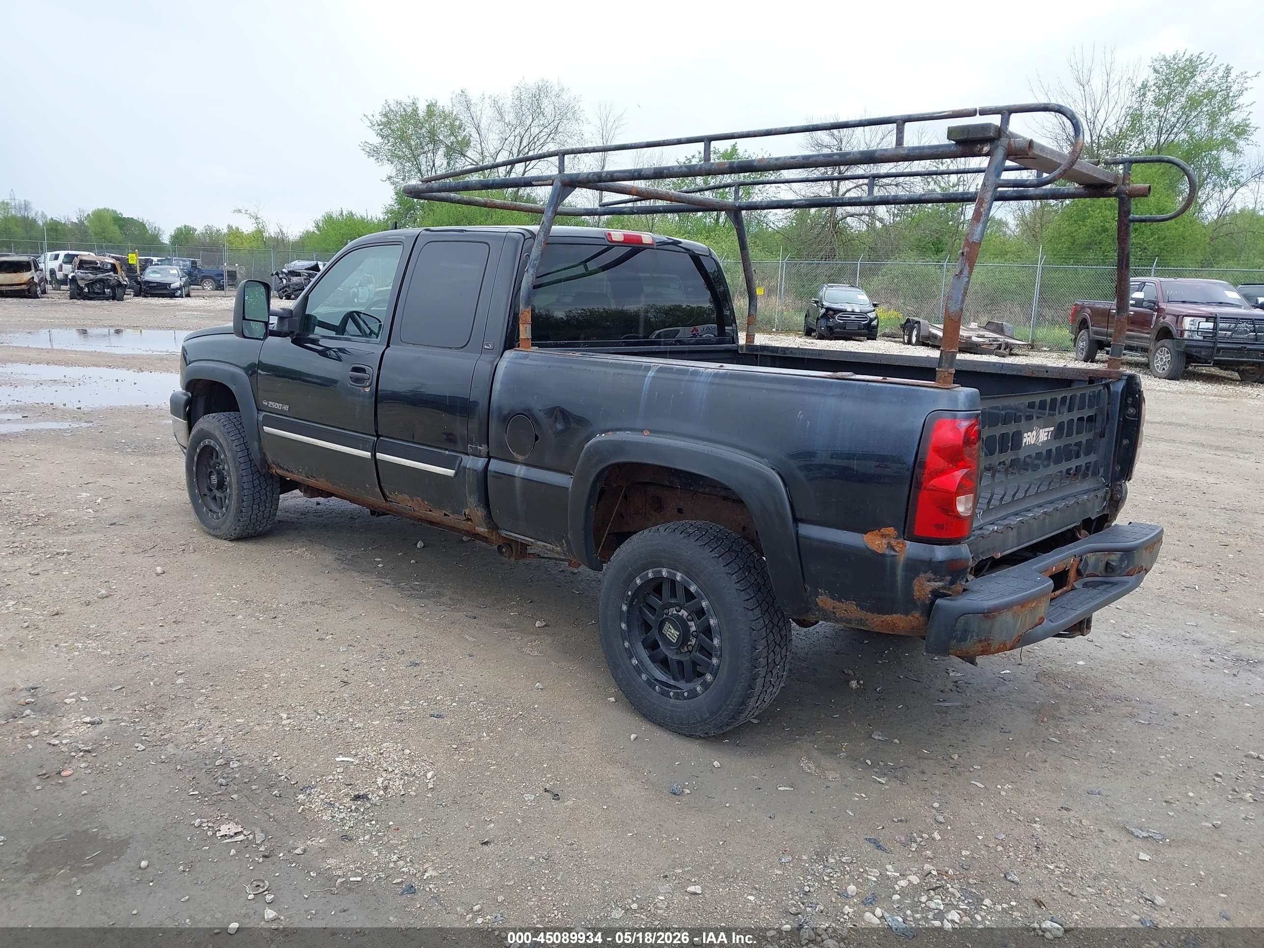 CHEVROLET SILVERADO image 3