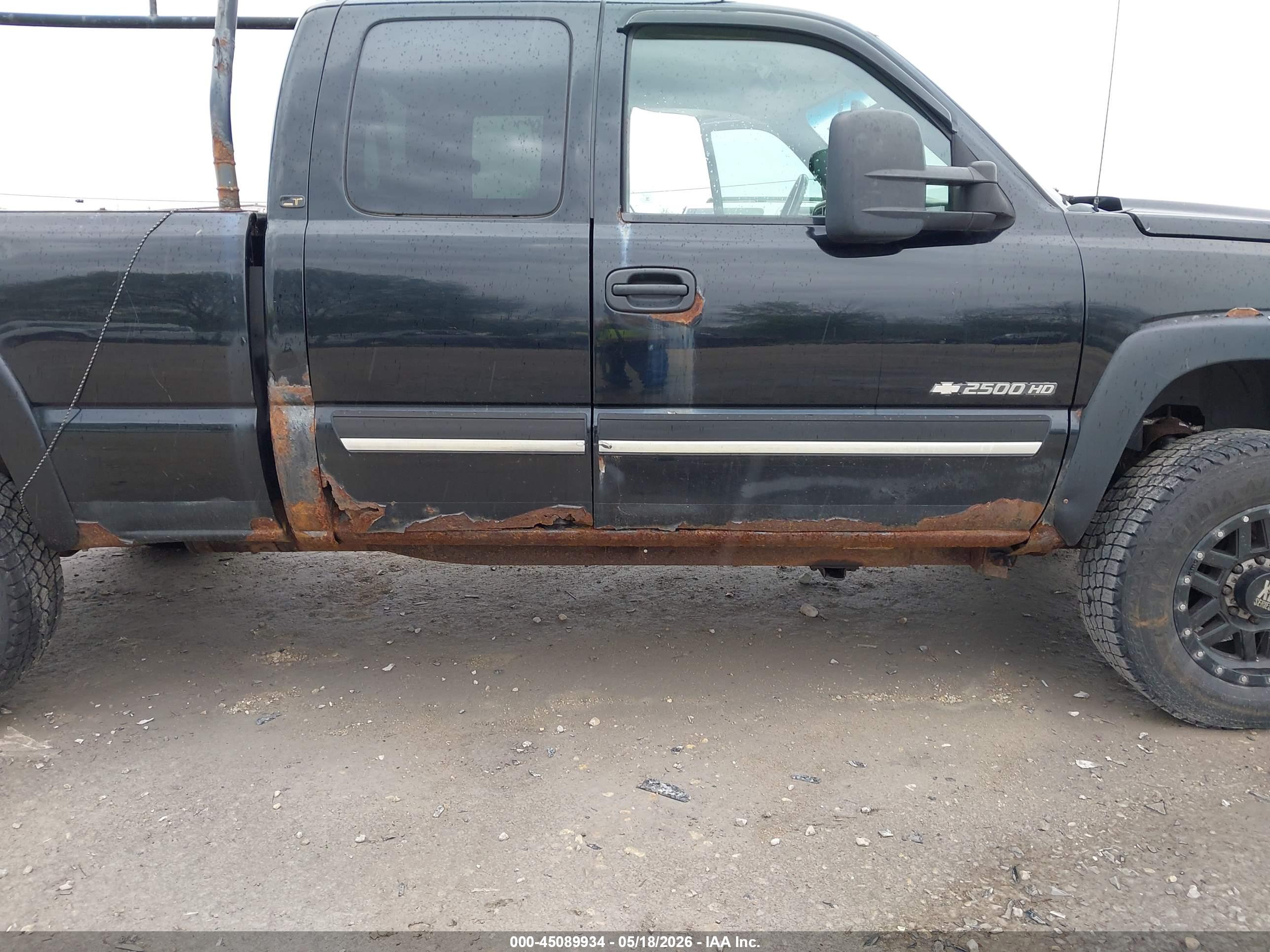 CHEVROLET SILVERADO image 6