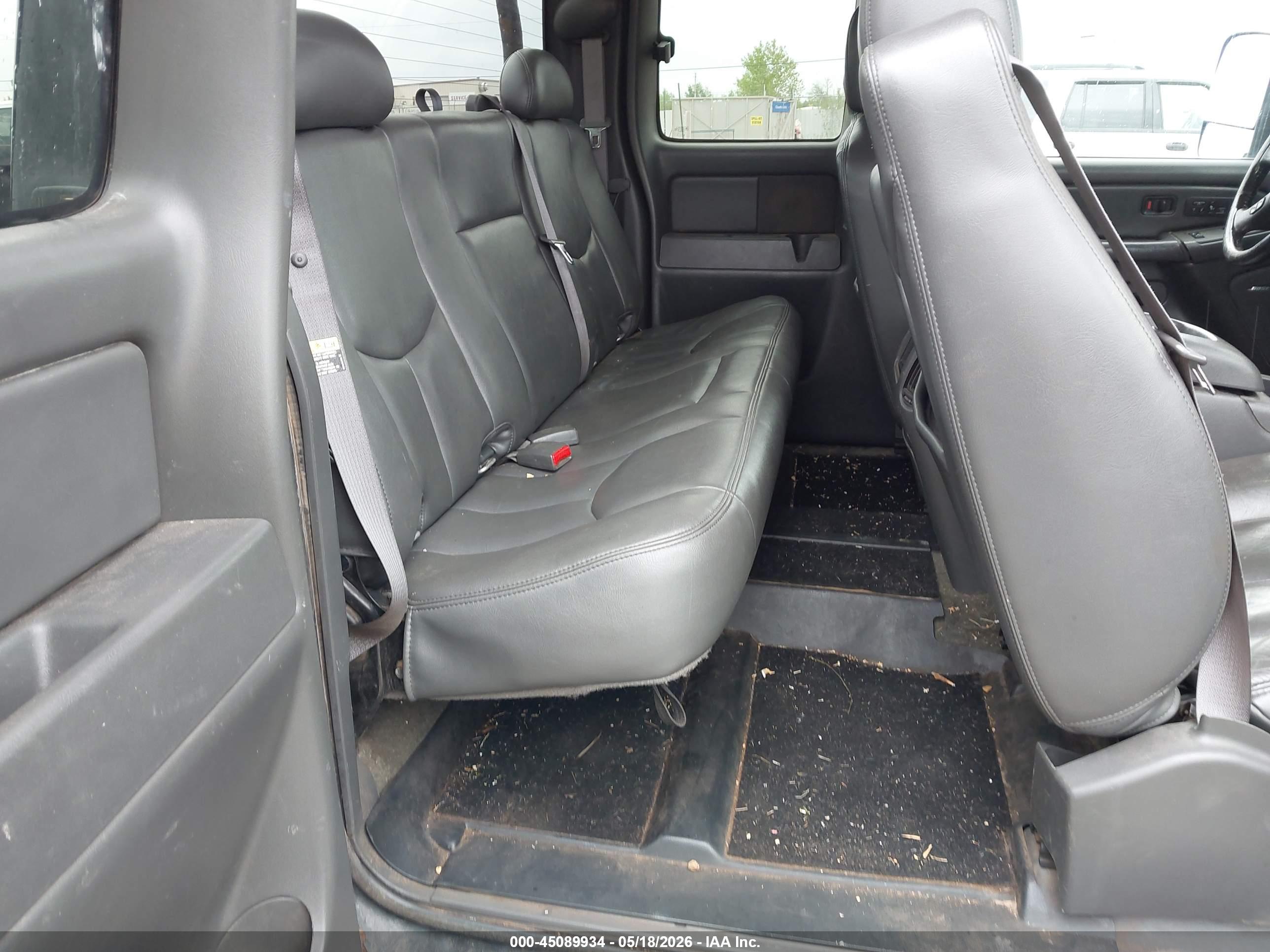 CHEVROLET SILVERADO image 8