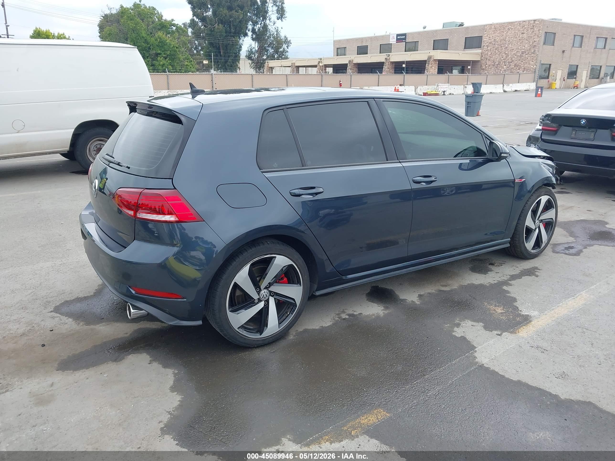 VOLKSWAGEN GOLF image 4