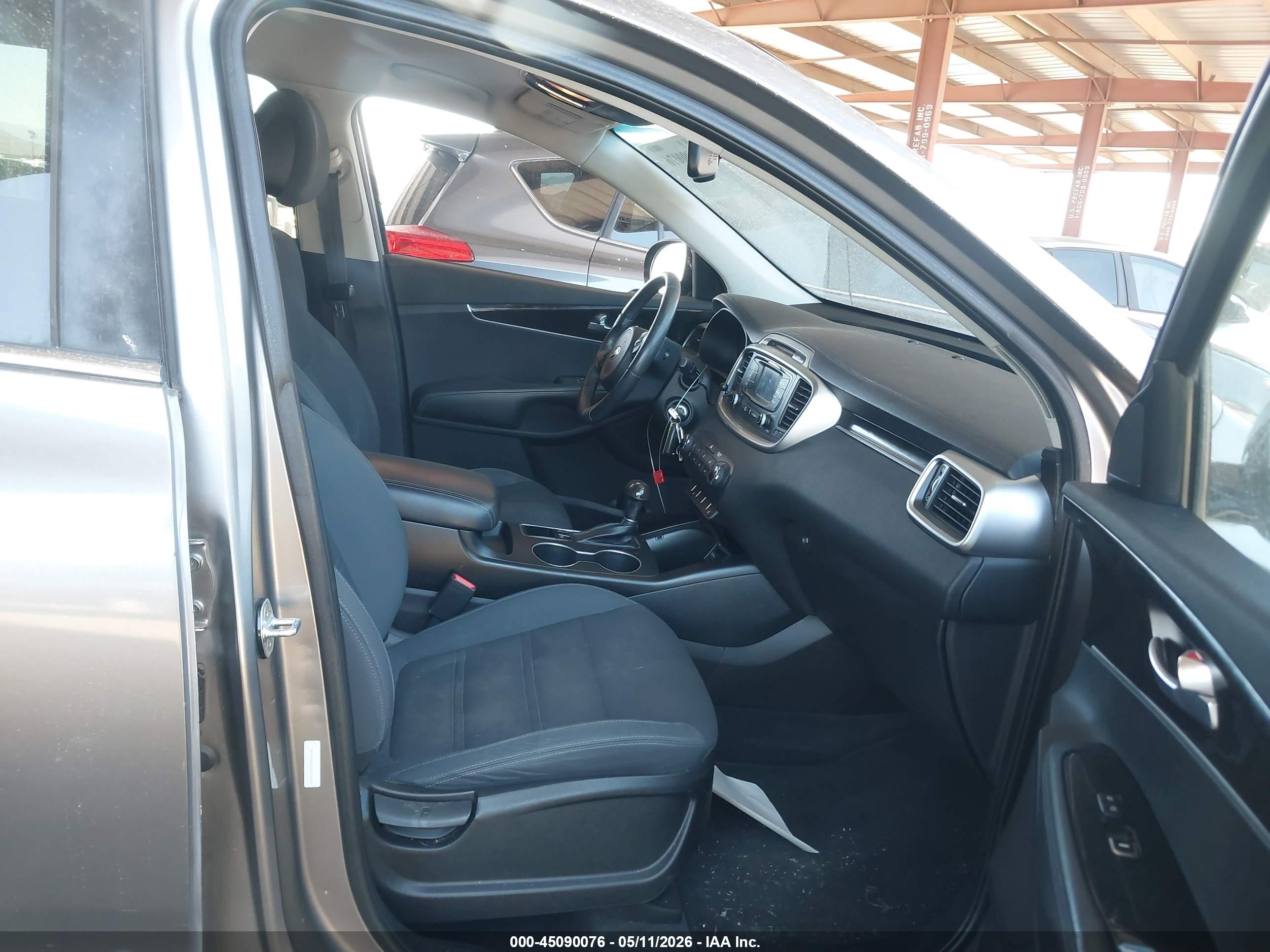 KIA SORENTO image 5