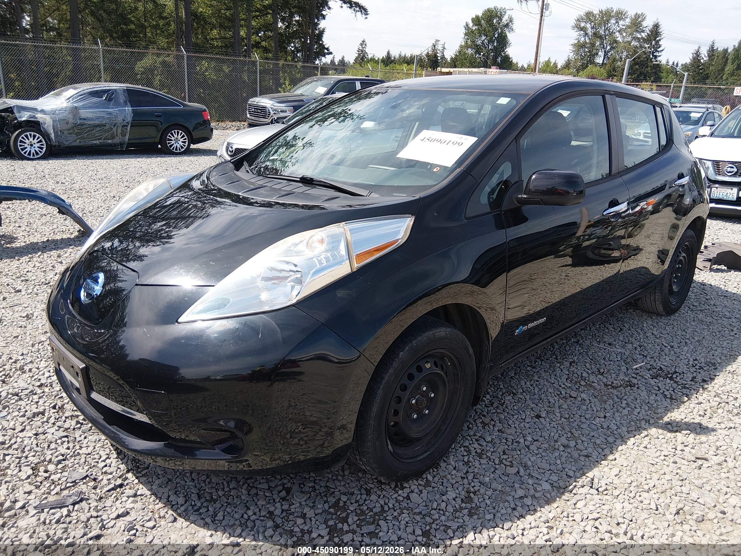 NISSAN LEAF image 2
