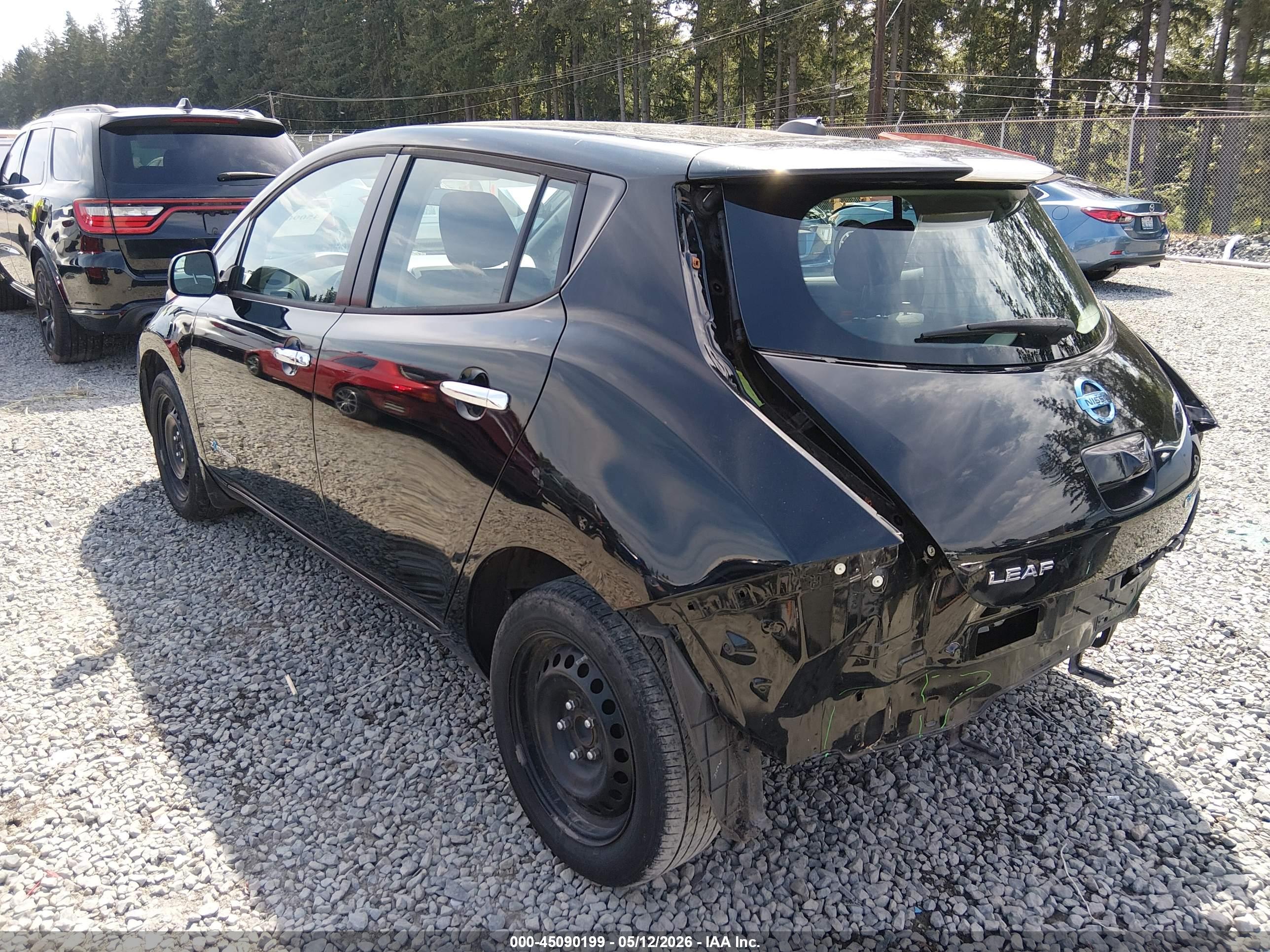 NISSAN LEAF image 3