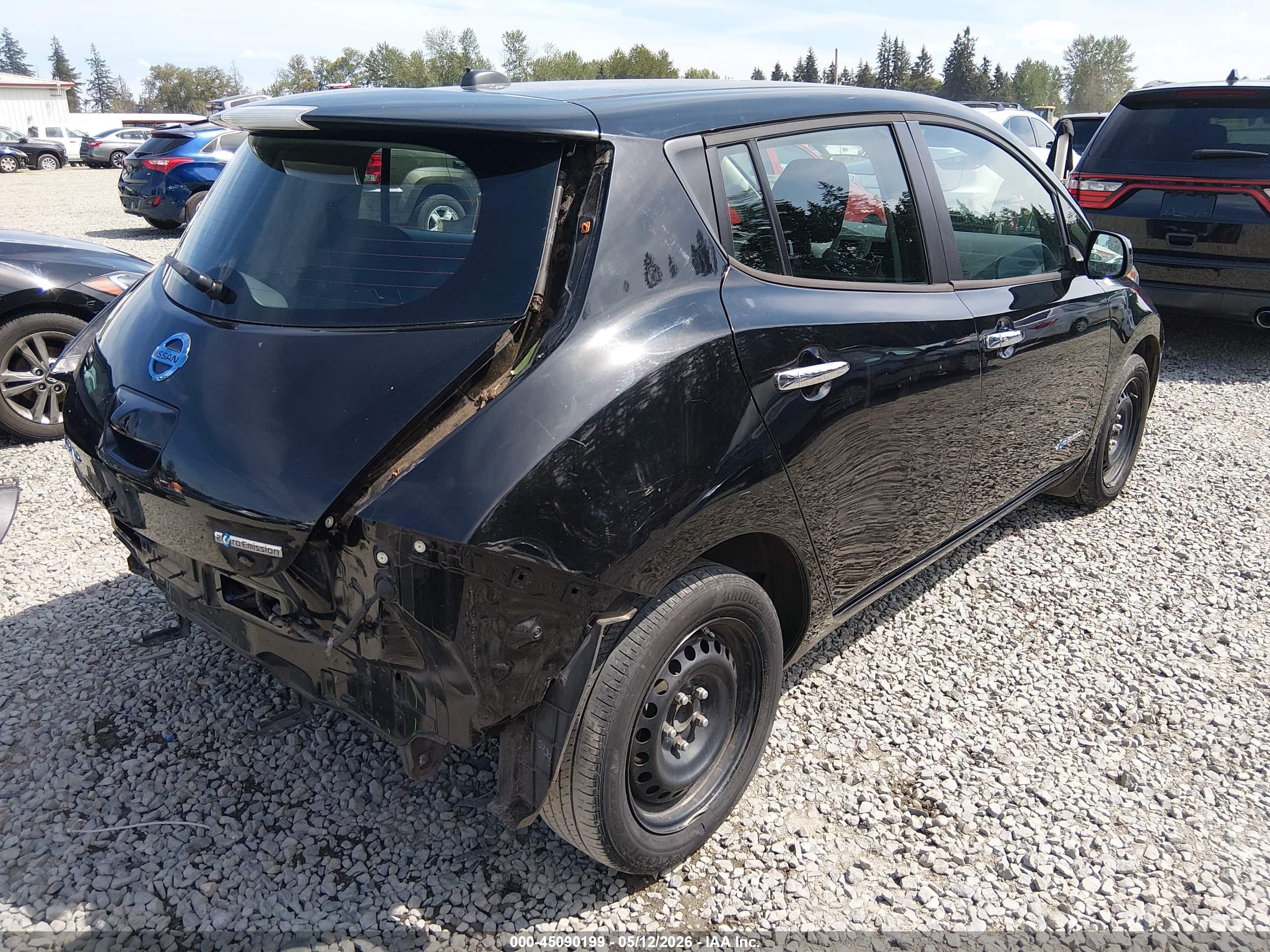 NISSAN LEAF image 4