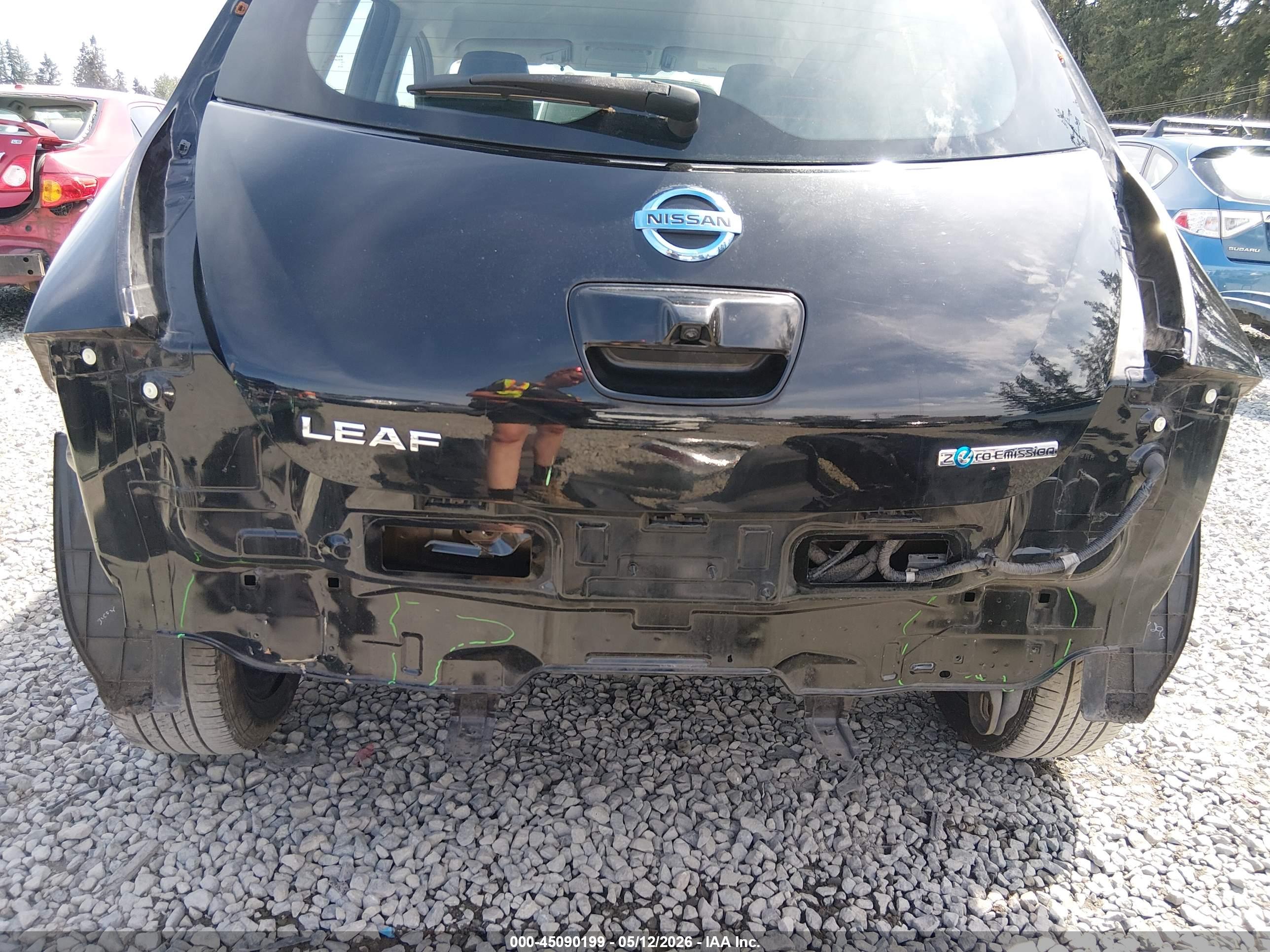 NISSAN LEAF image 6