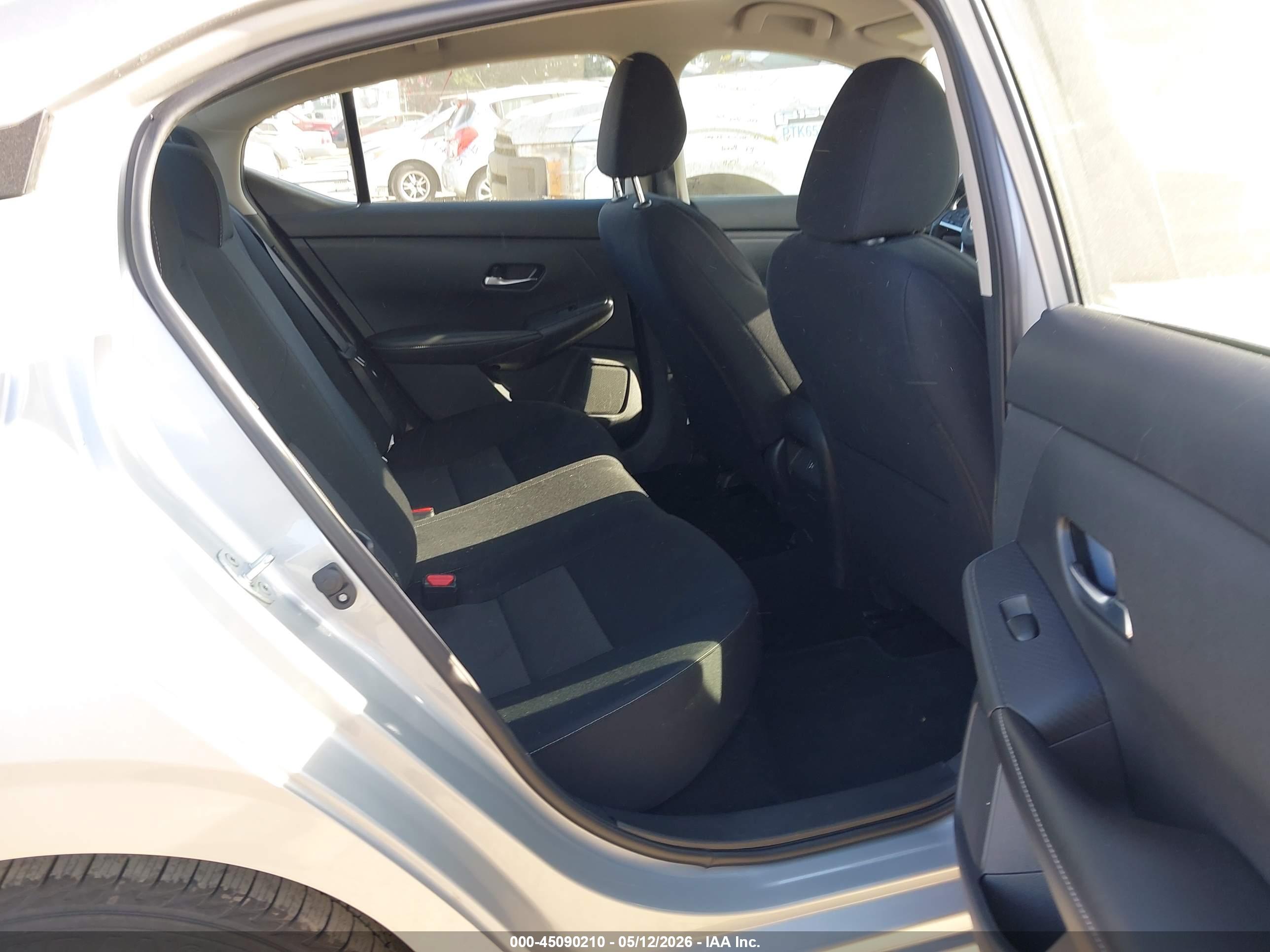 NISSAN SENTRA image 8