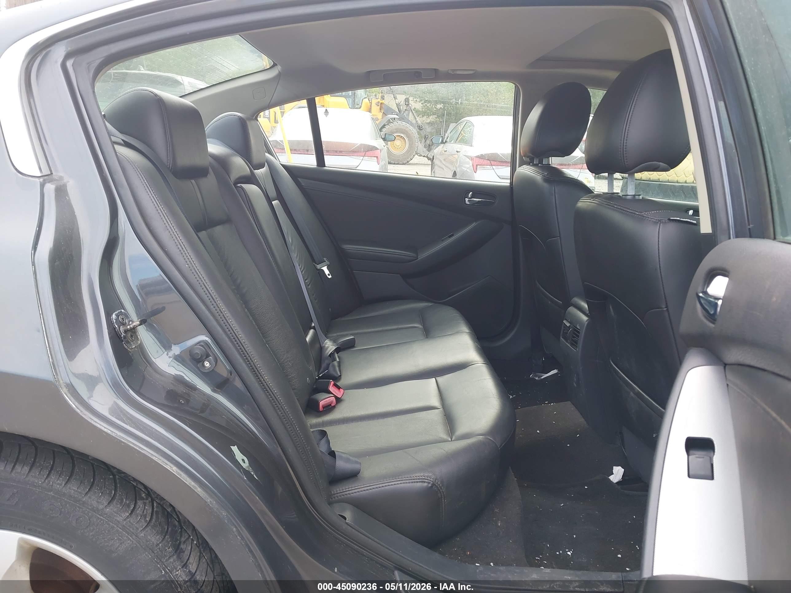 NISSAN ALTIMA image 8