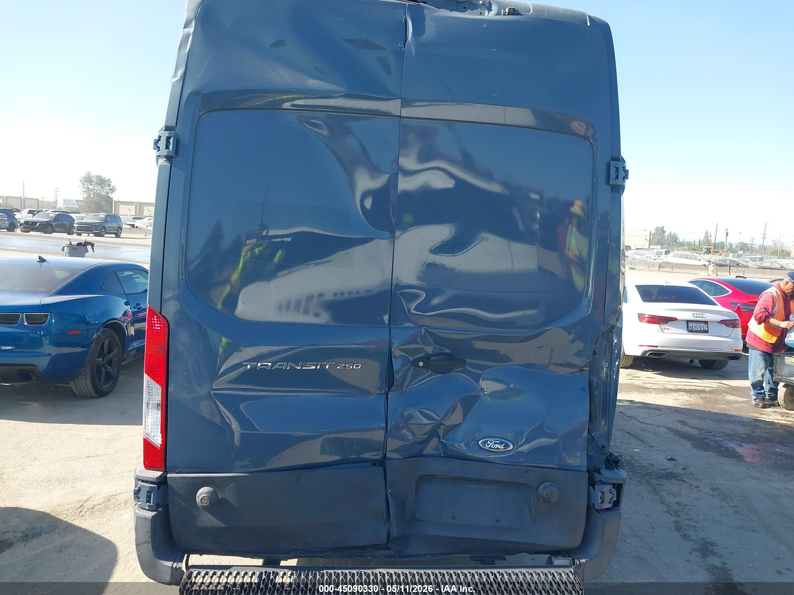 FORD TRANSIT-250 image 6