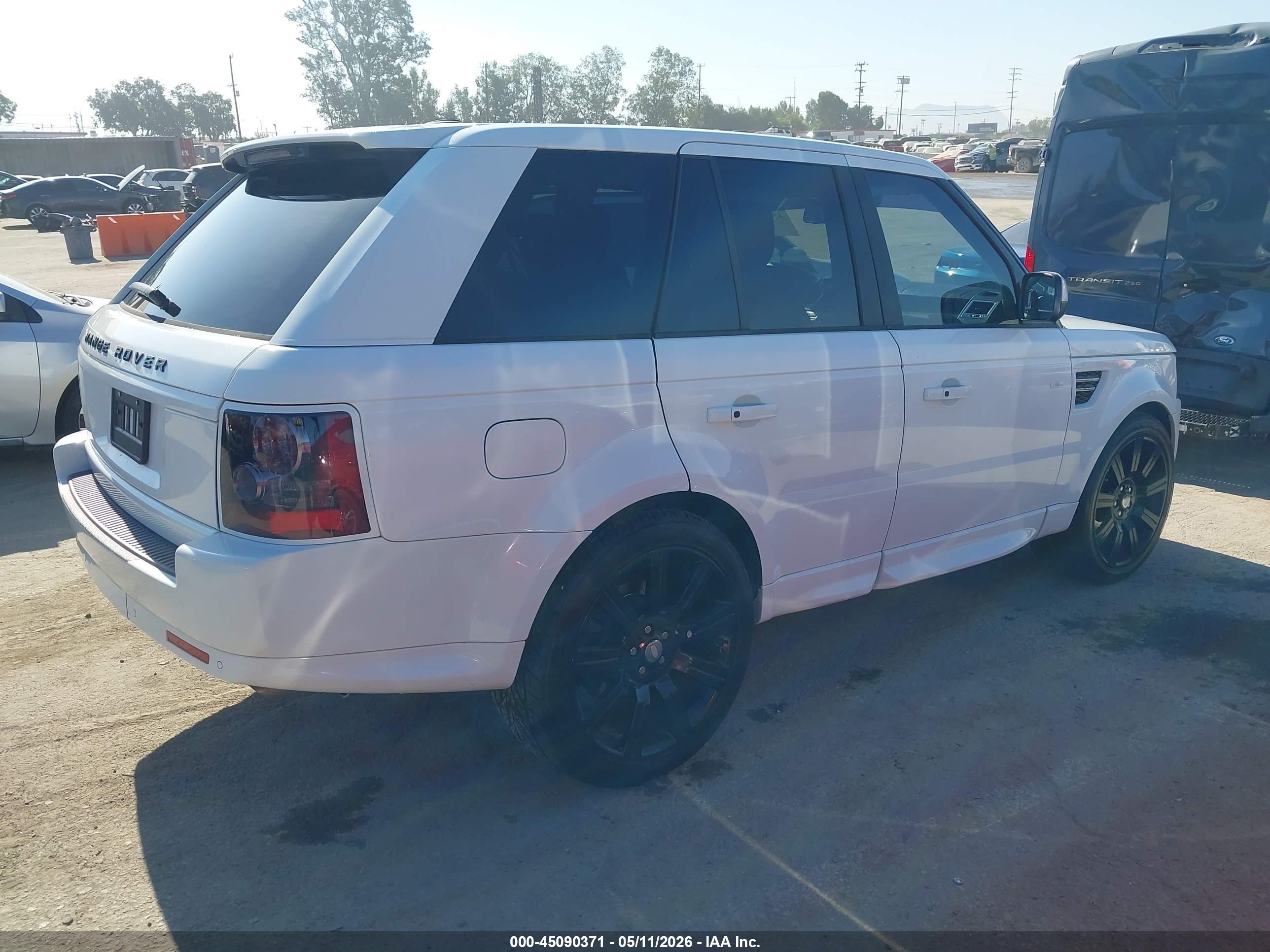 LAND ROVER image 4