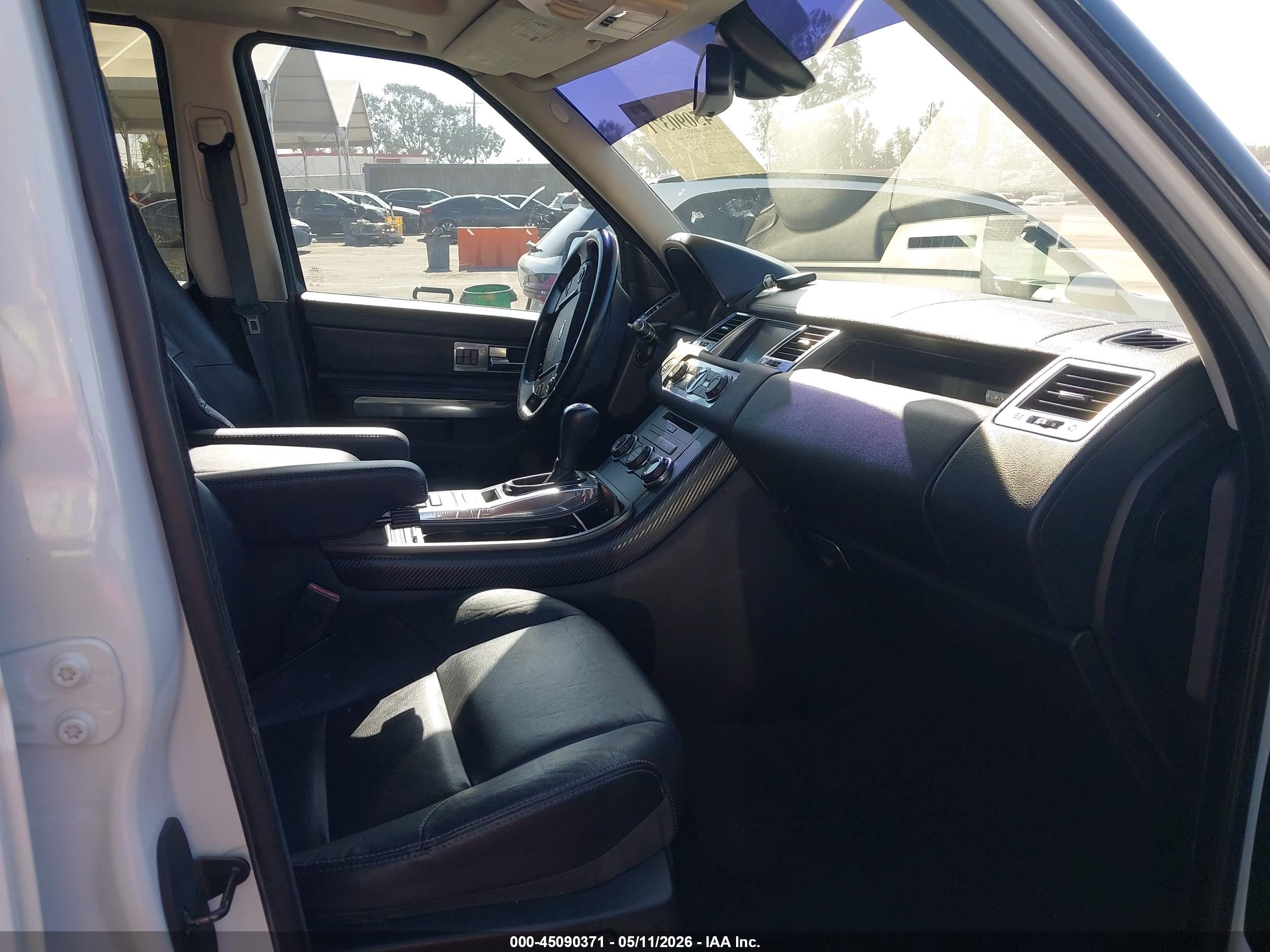 LAND ROVER image 5