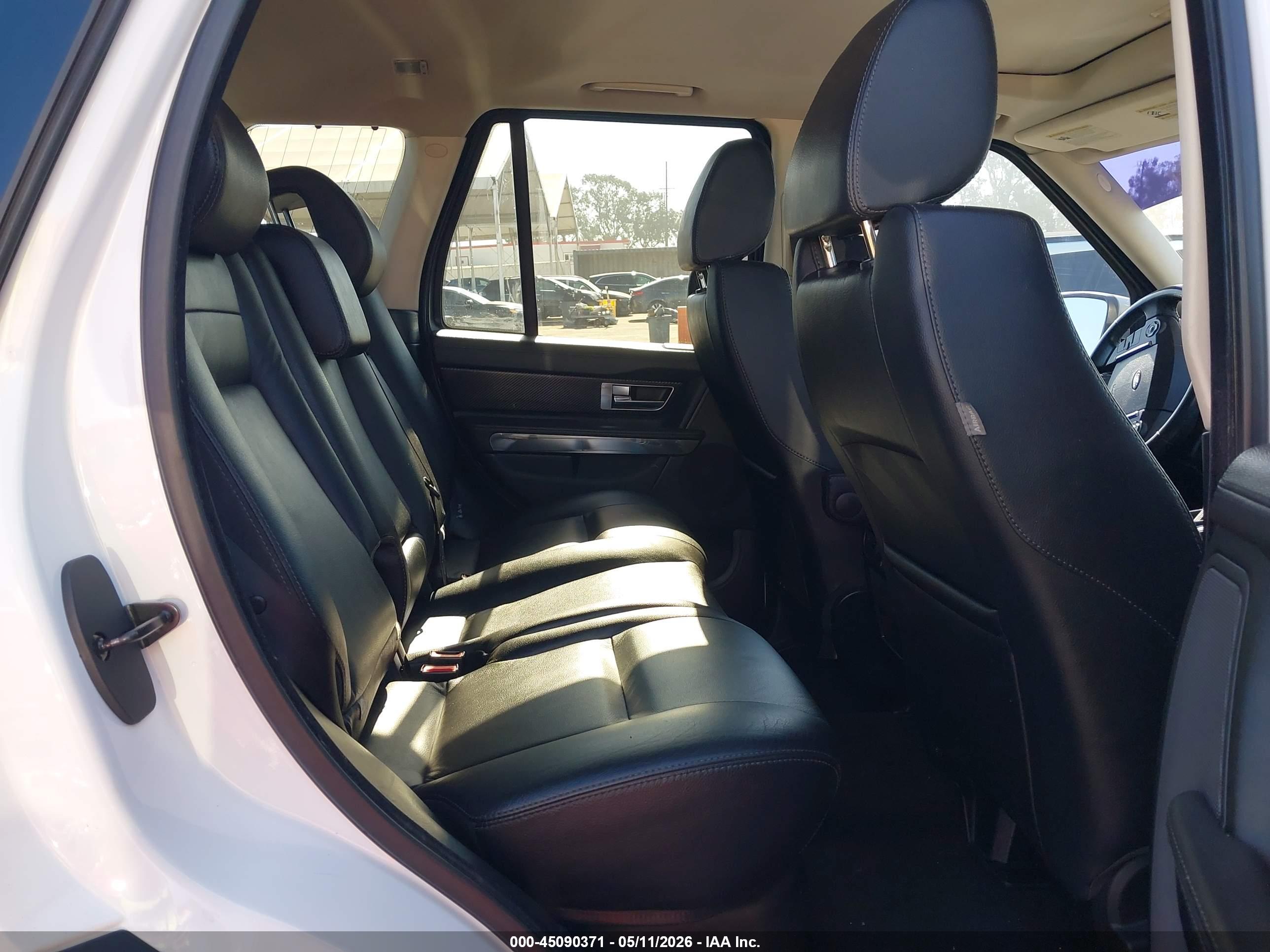 LAND ROVER image 8