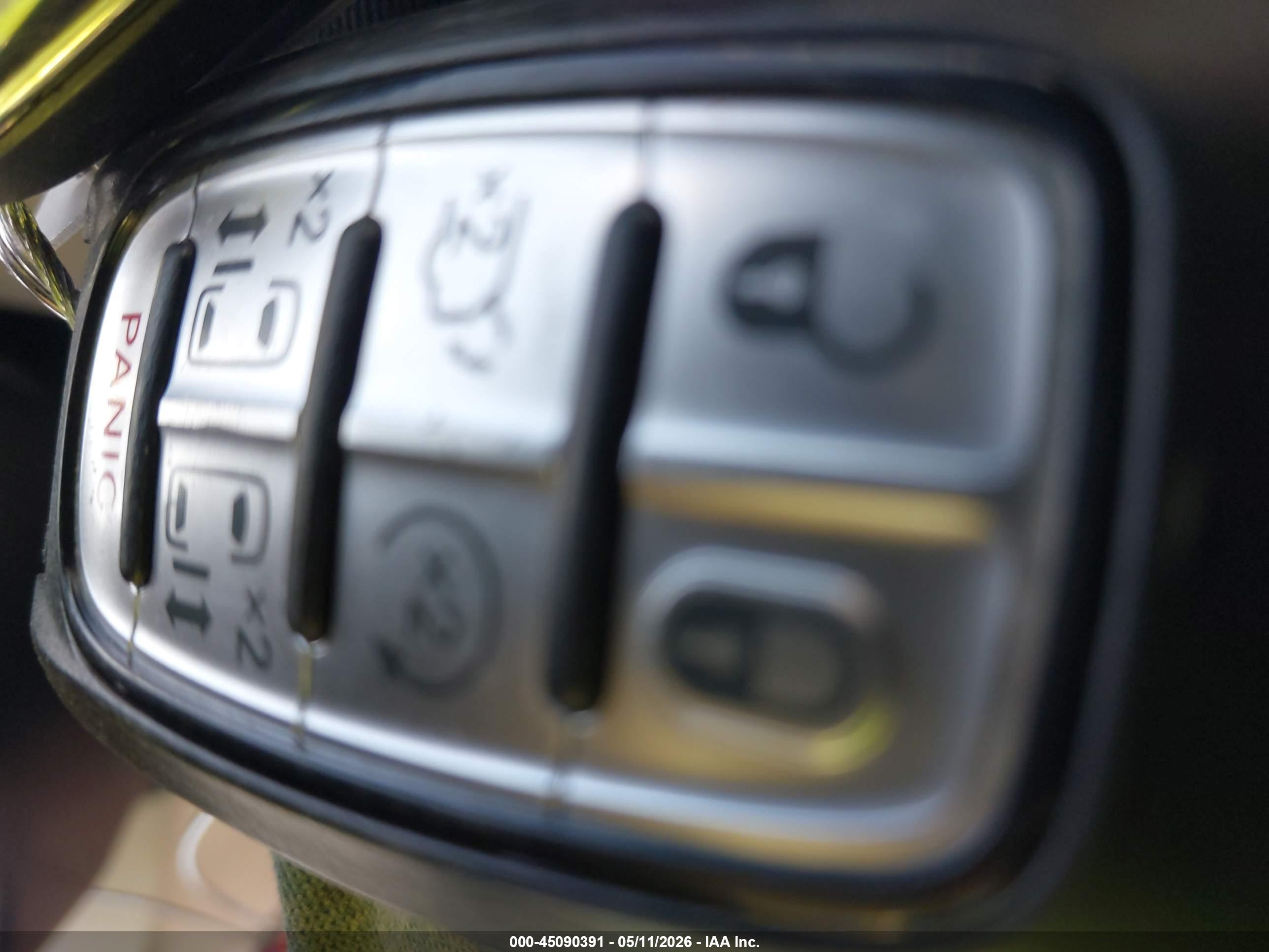 CHRYSLER PACIFICA image 11