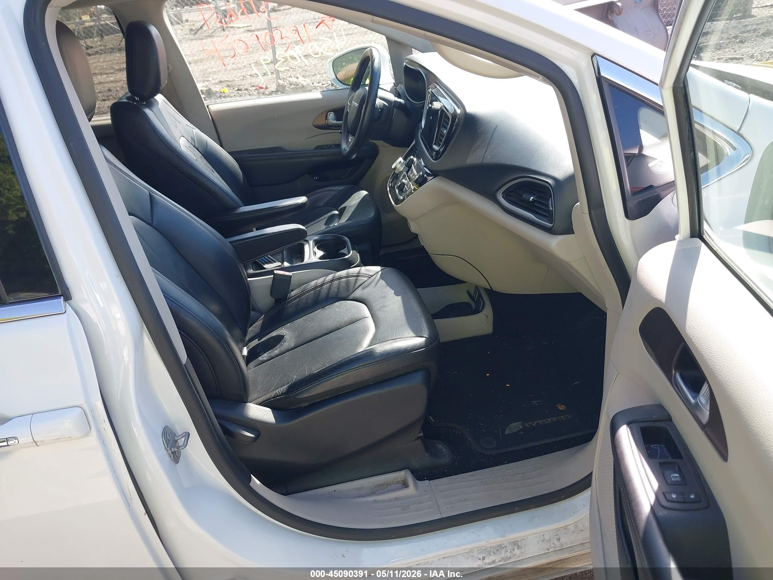CHRYSLER PACIFICA image 5