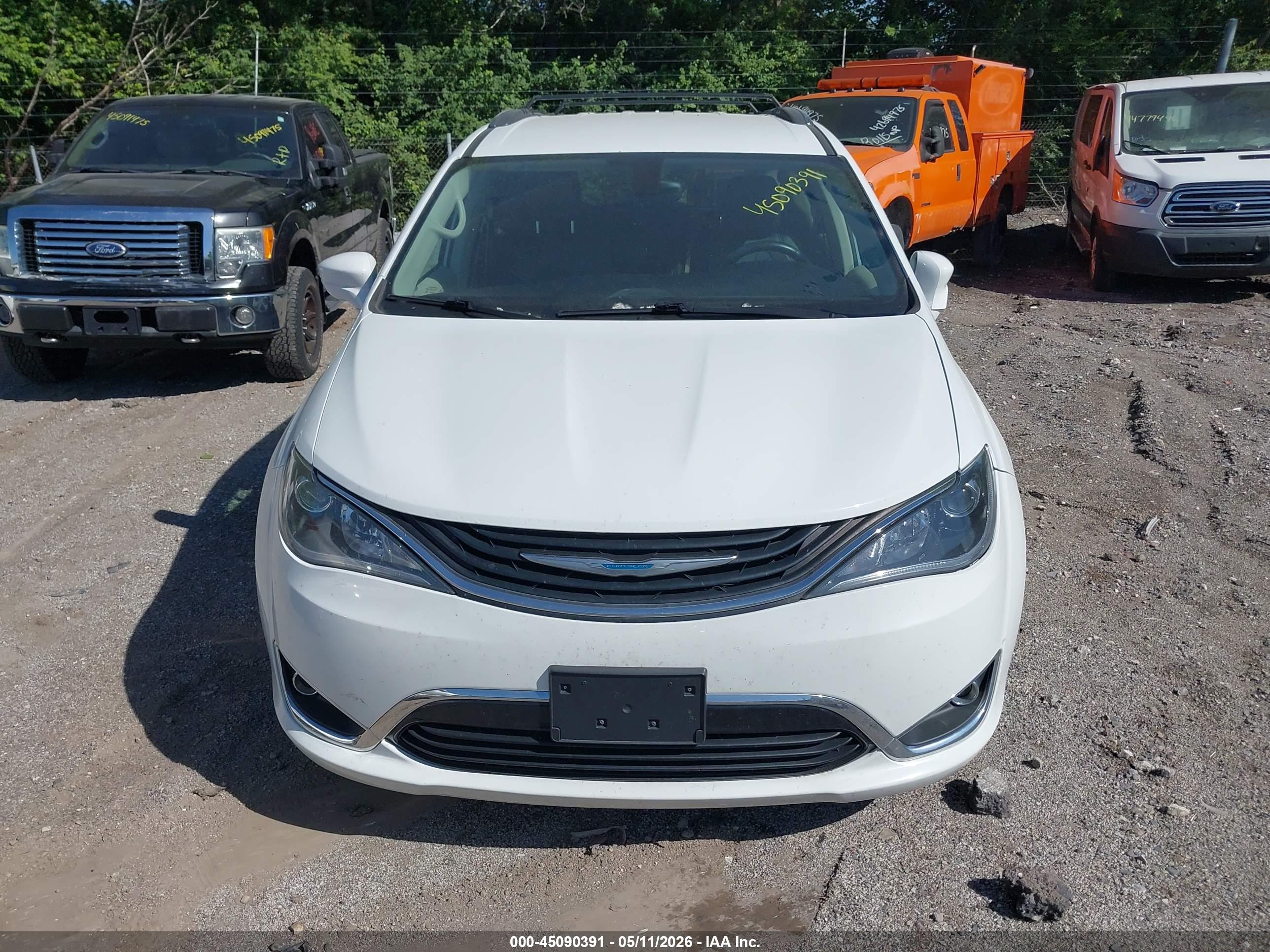 CHRYSLER PACIFICA image 6