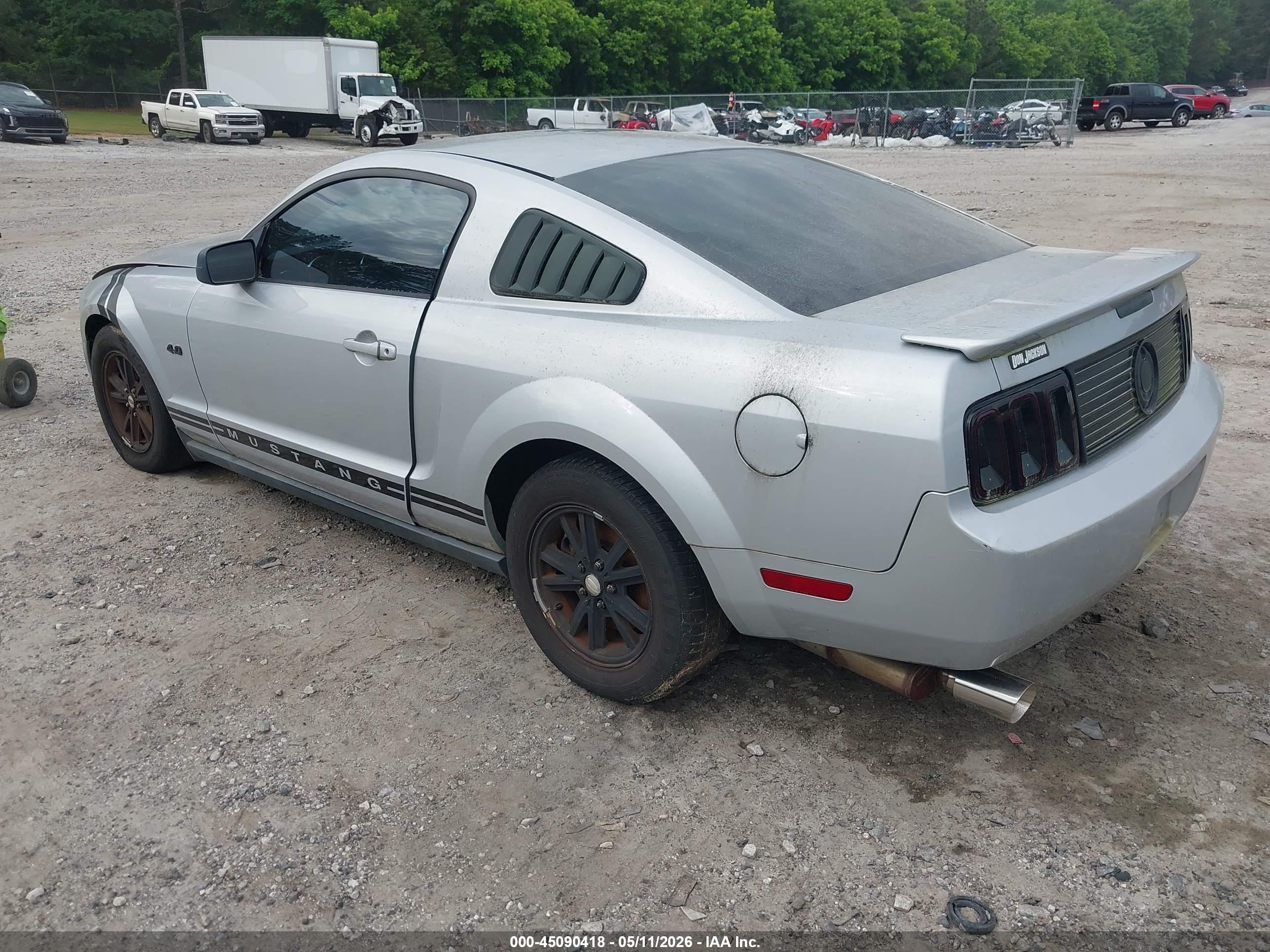 FORD MUSTANG image 3