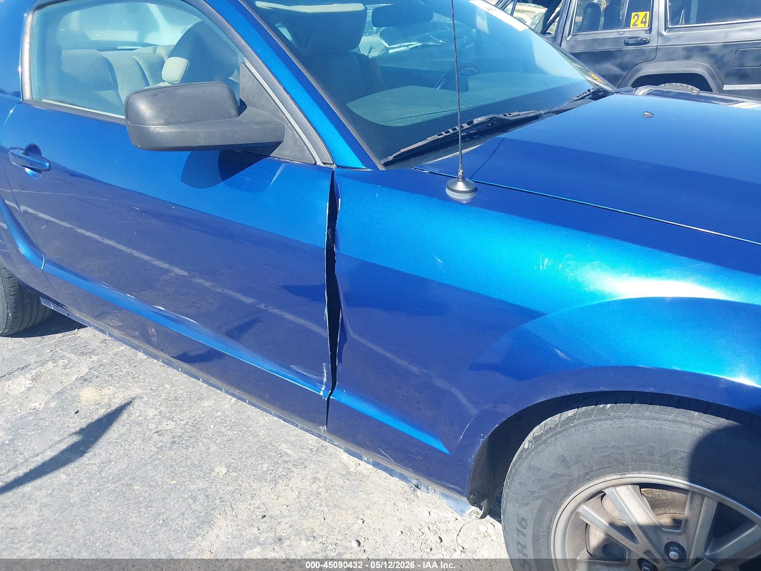 FORD MUSTANG image 6