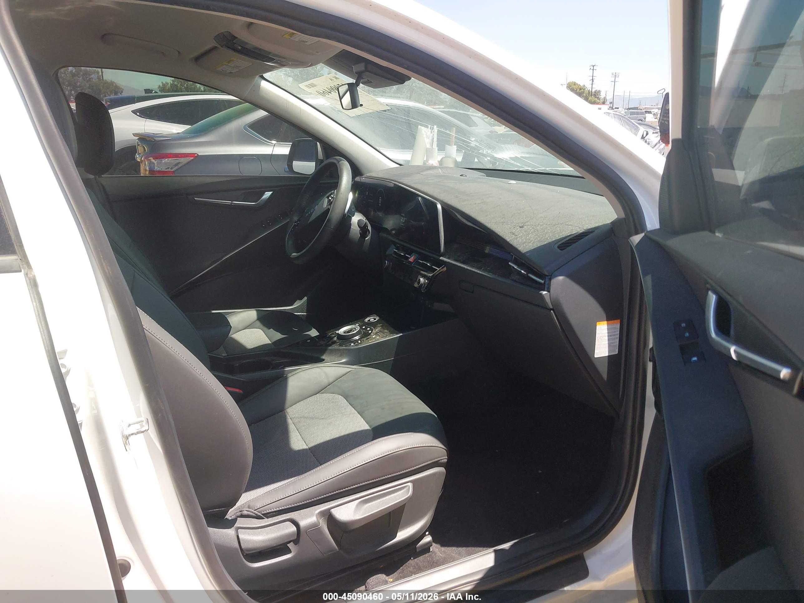 KIA NIRO image 5
