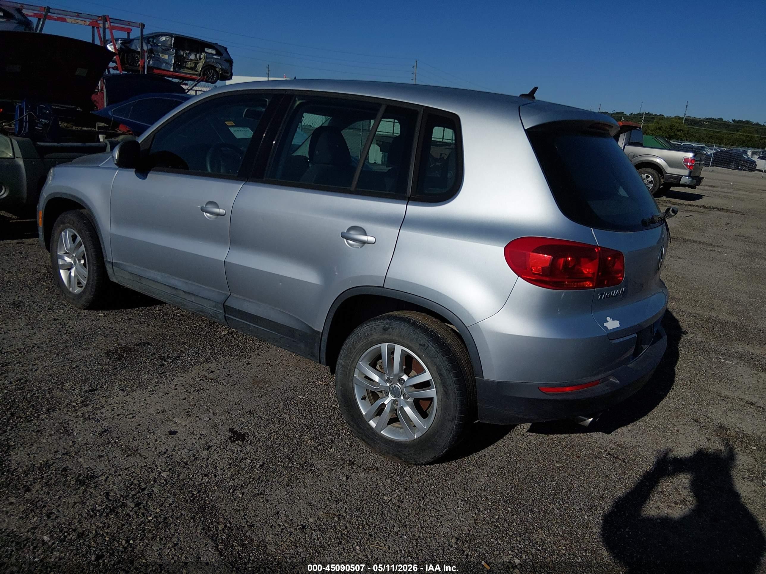 VOLKSWAGEN TIGUAN image 3