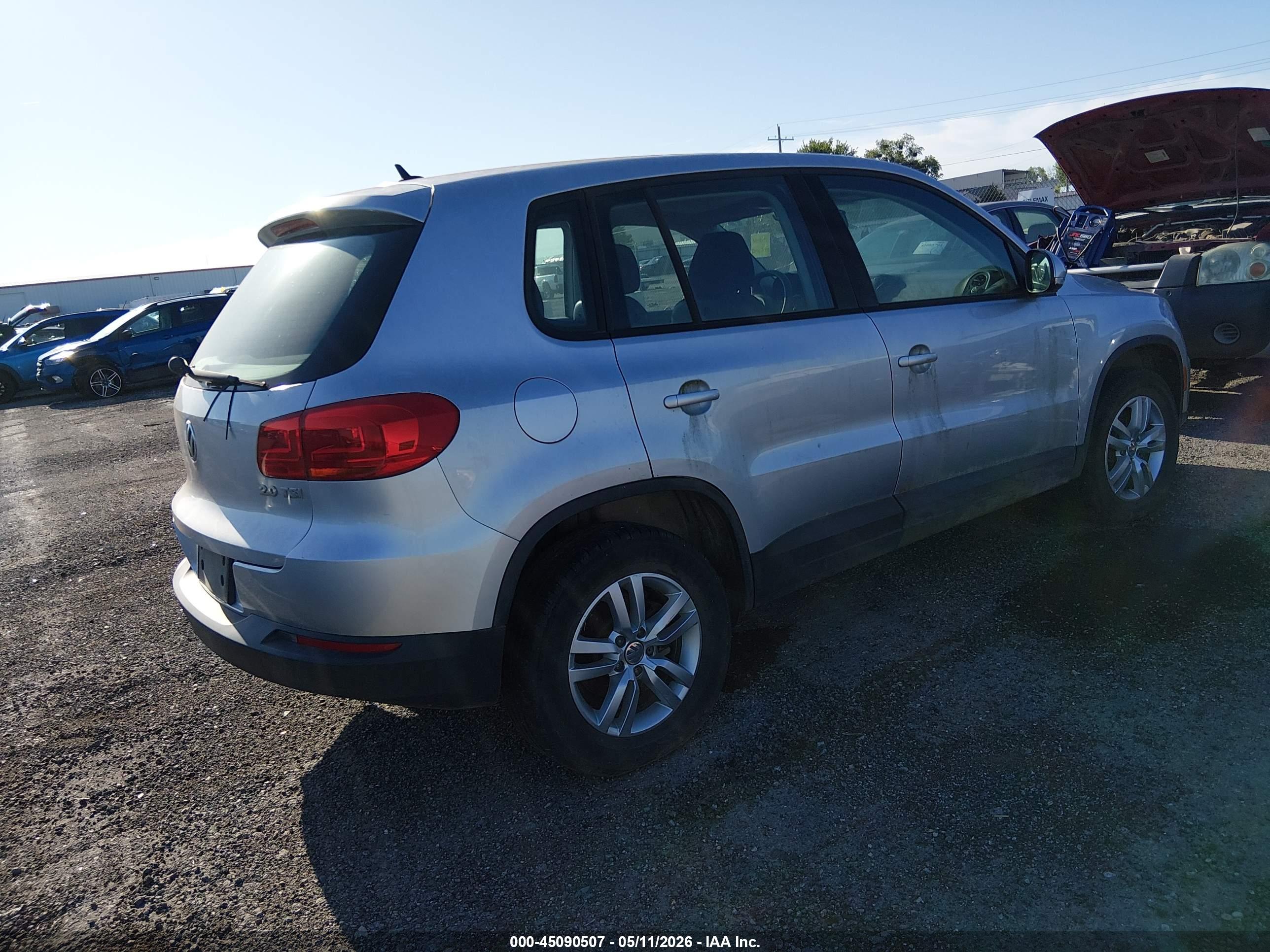 VOLKSWAGEN TIGUAN image 4