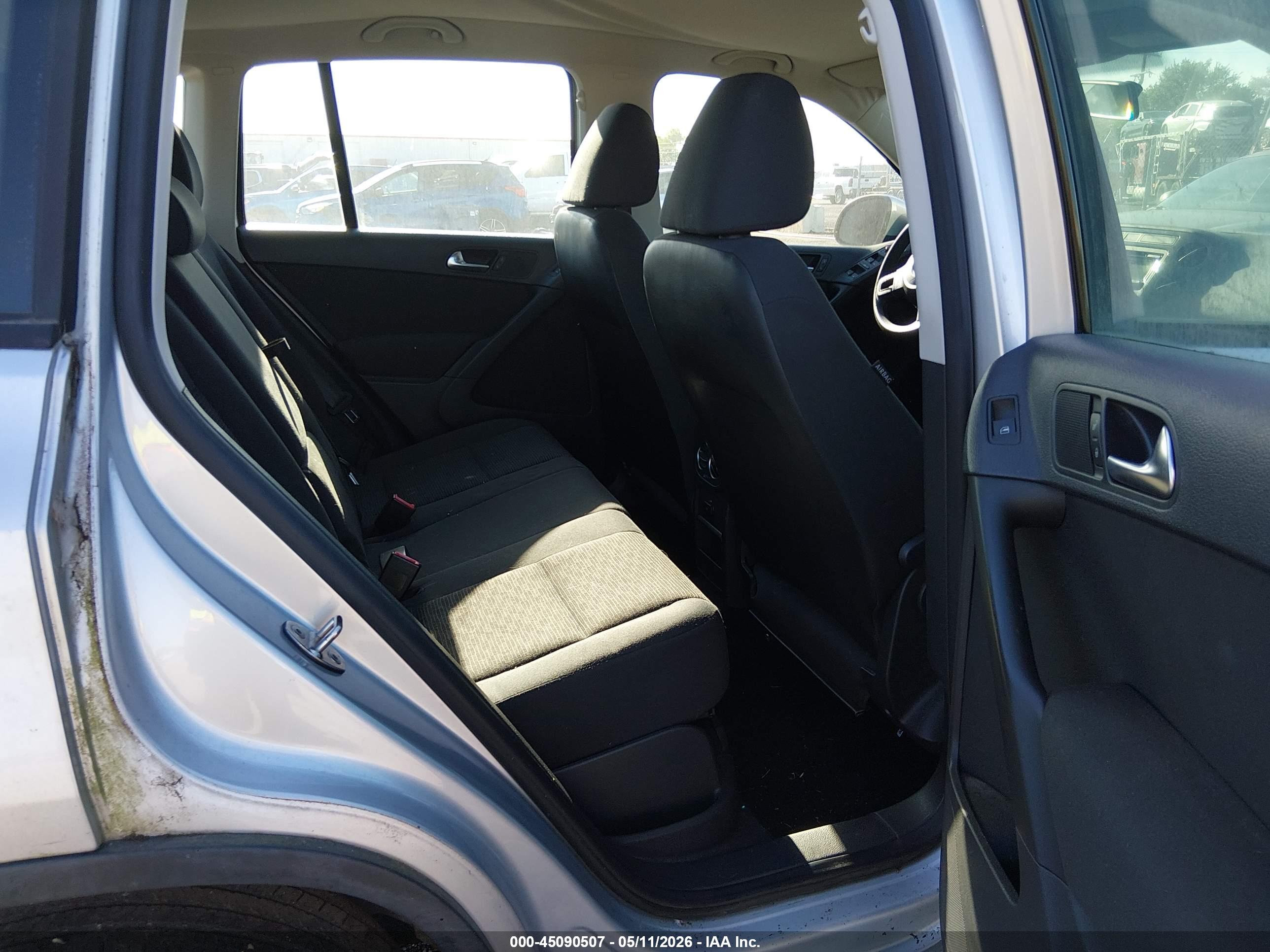 VOLKSWAGEN TIGUAN image 8