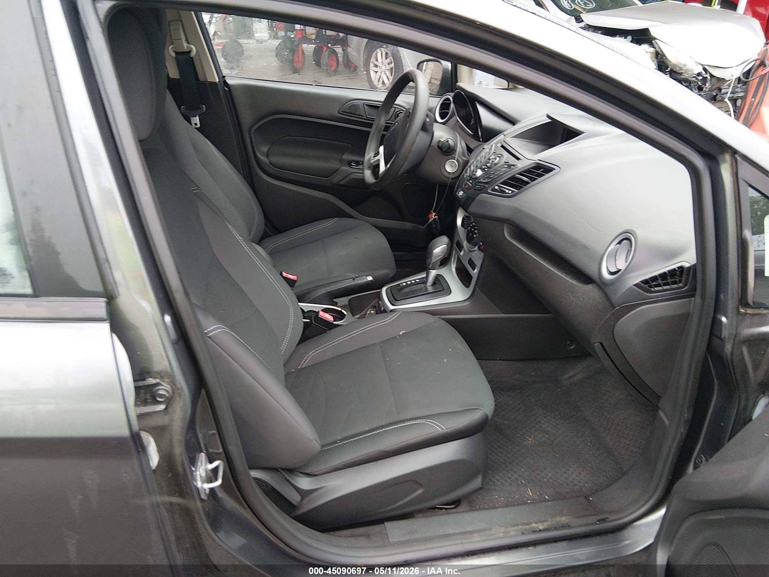 FORD FIESTA image 5