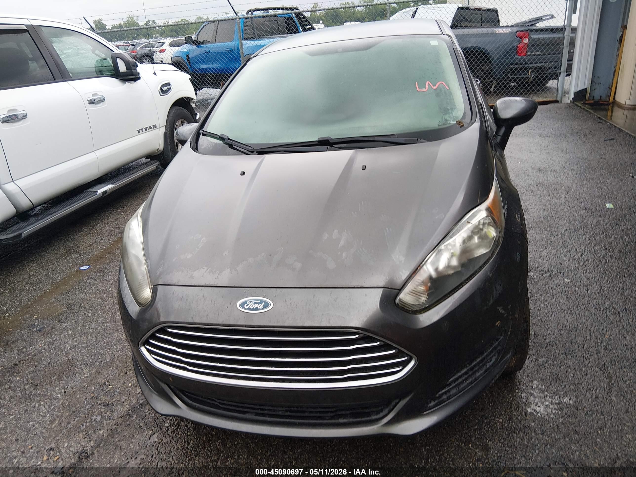 FORD FIESTA image 6