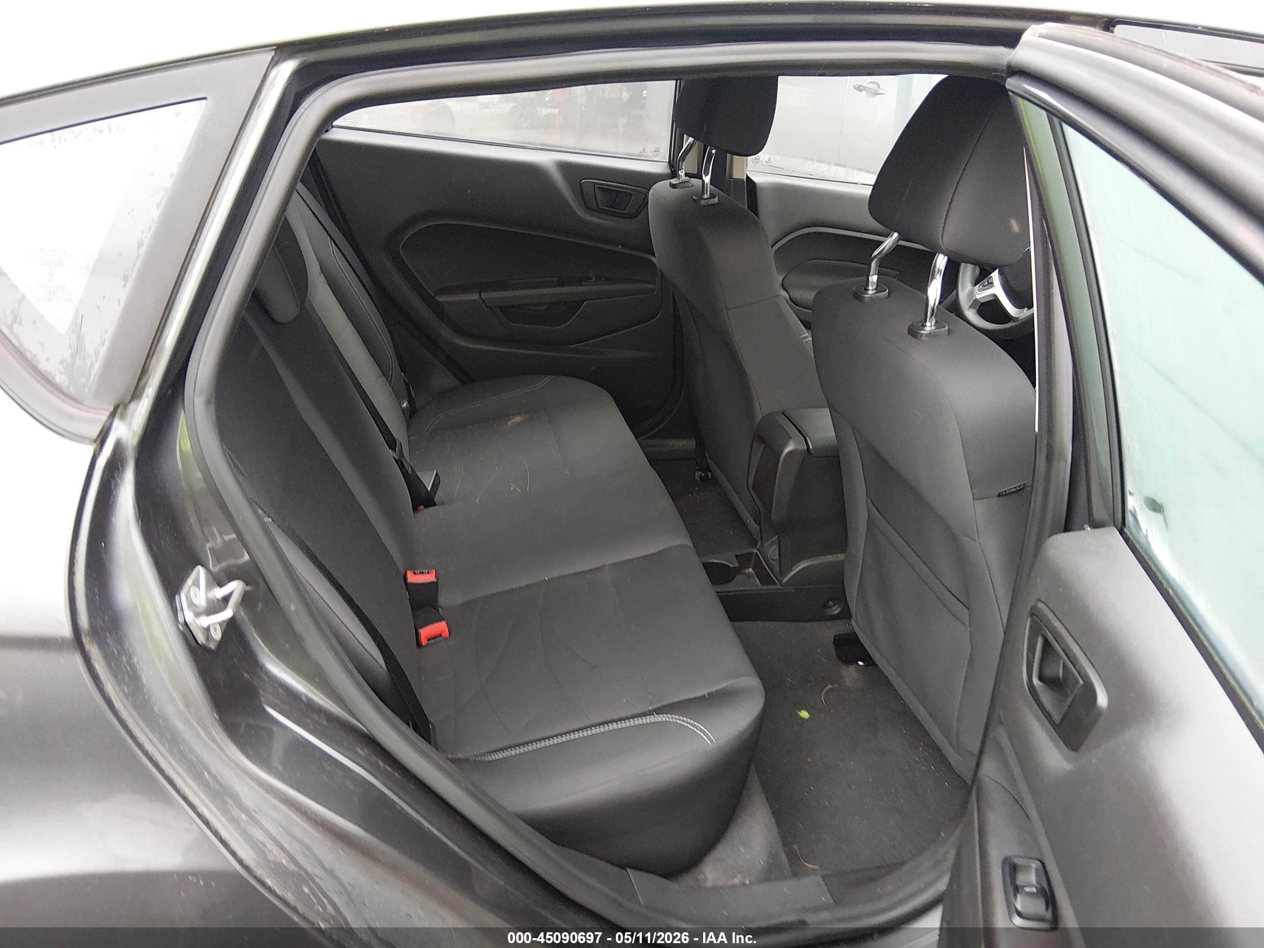 FORD FIESTA image 8