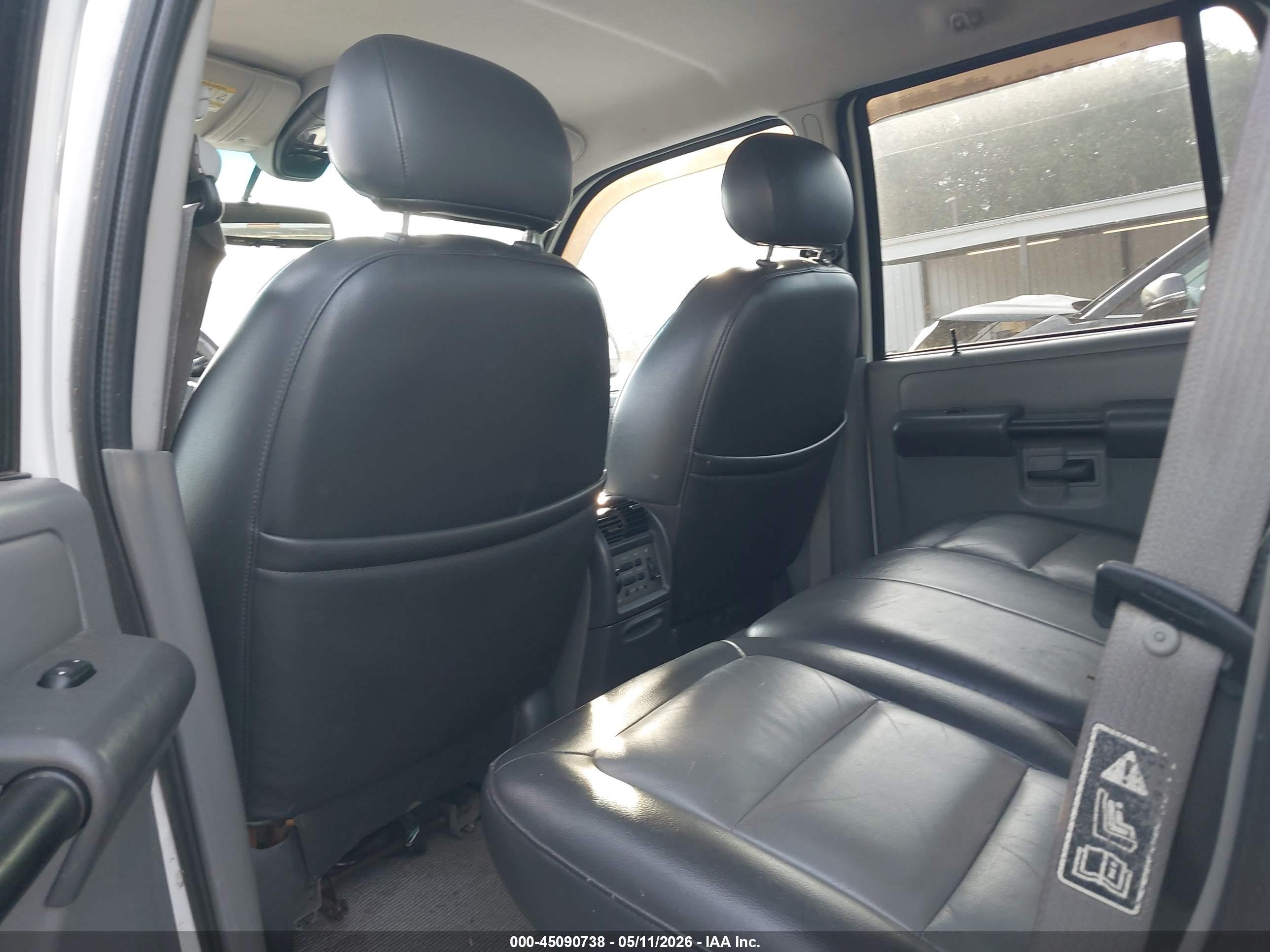FORD EXPLORER image 8