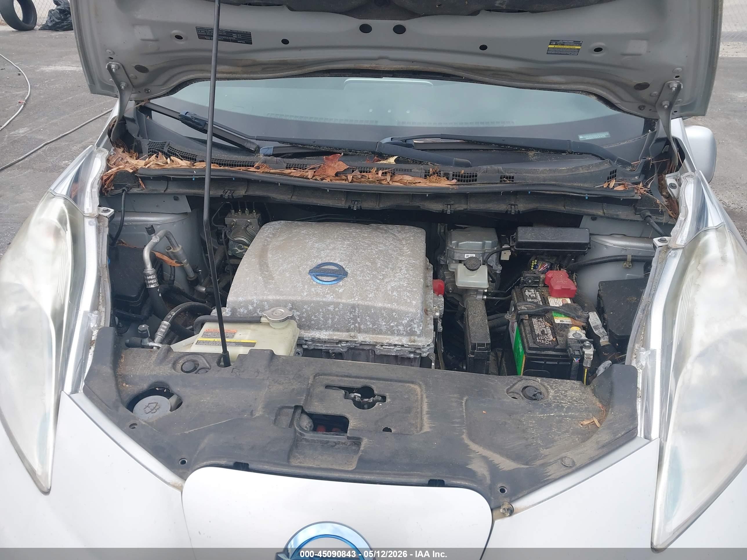NISSAN LEAF image 10