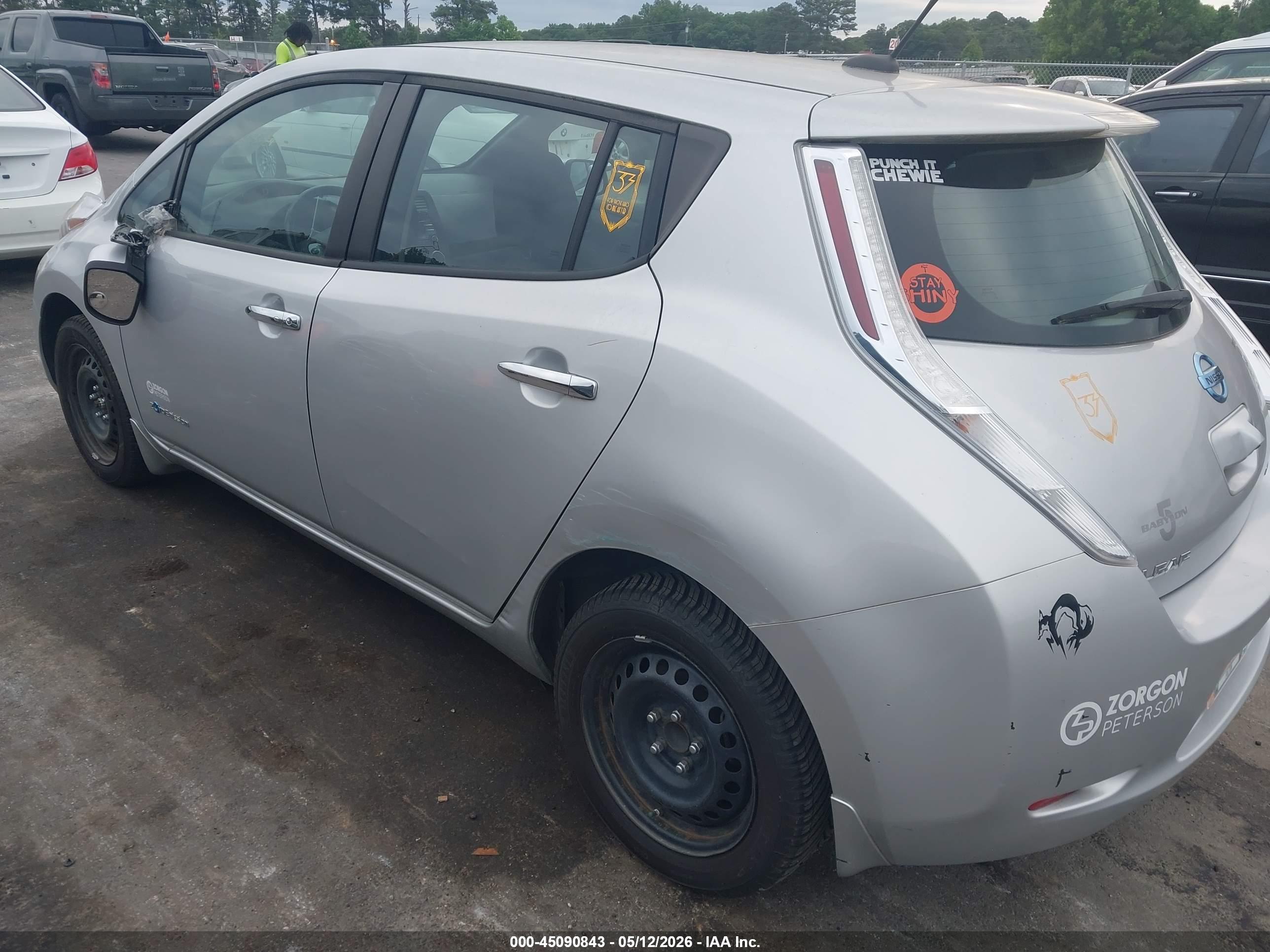 NISSAN LEAF image 3
