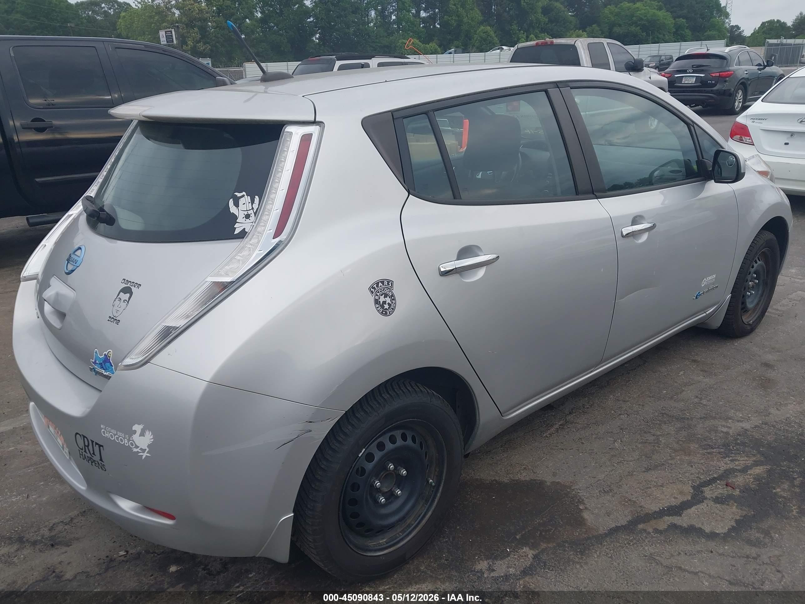 NISSAN LEAF image 4