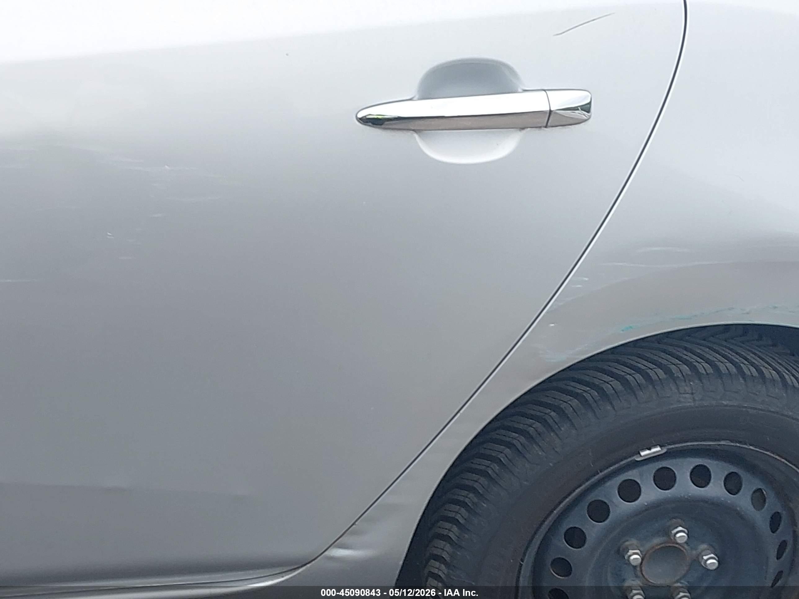 NISSAN LEAF image 6