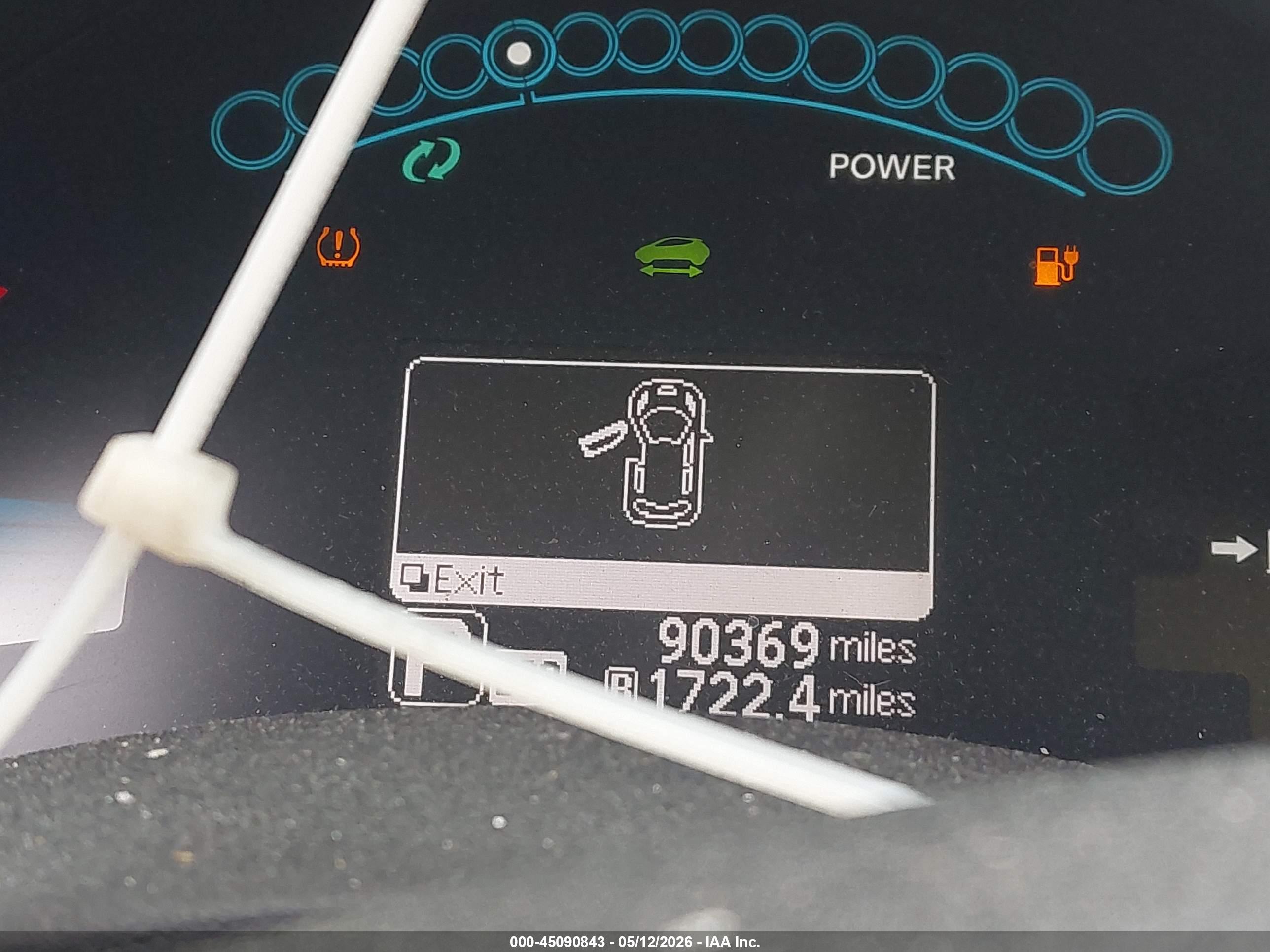 NISSAN LEAF image 7