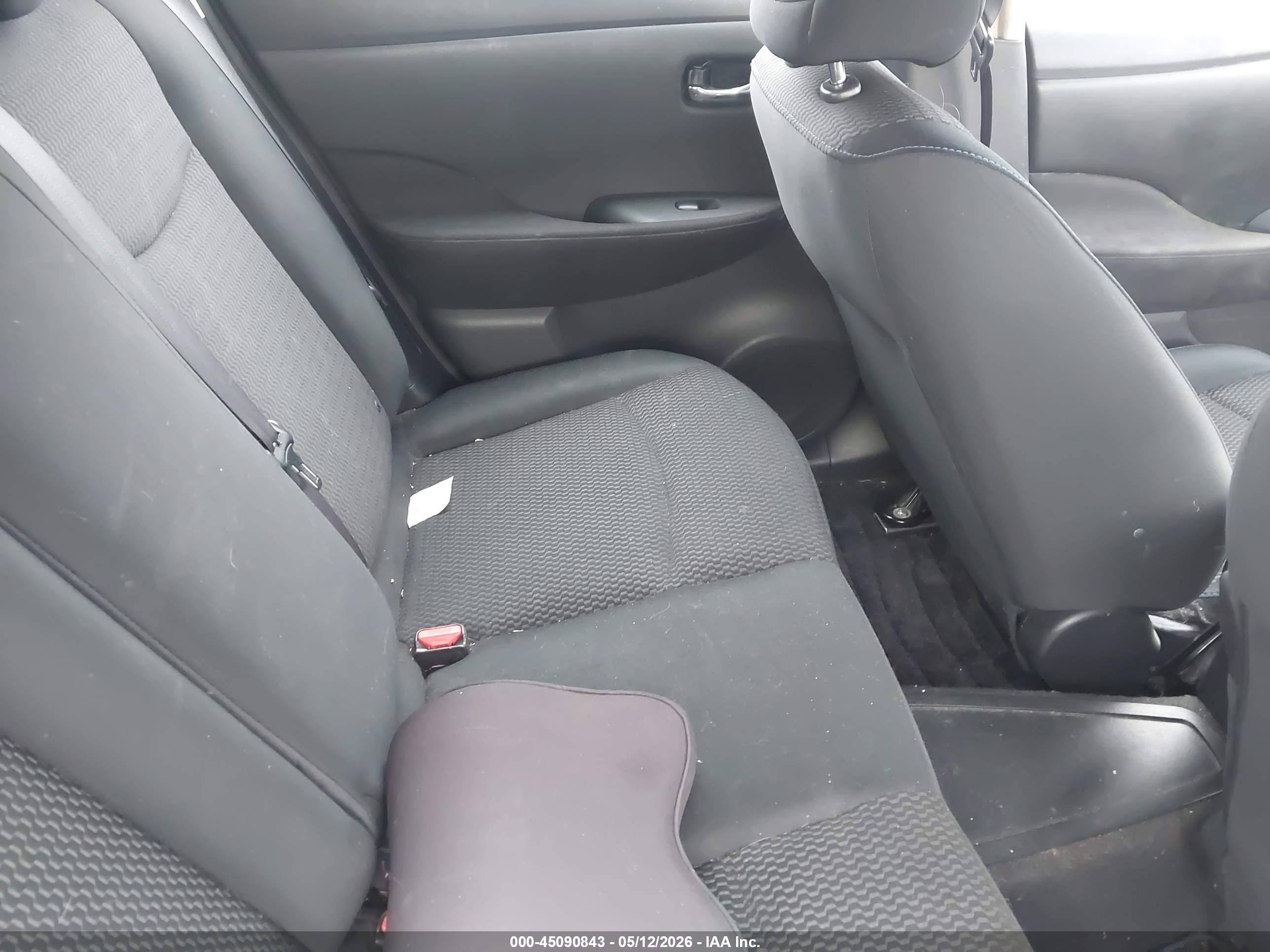 NISSAN LEAF image 8