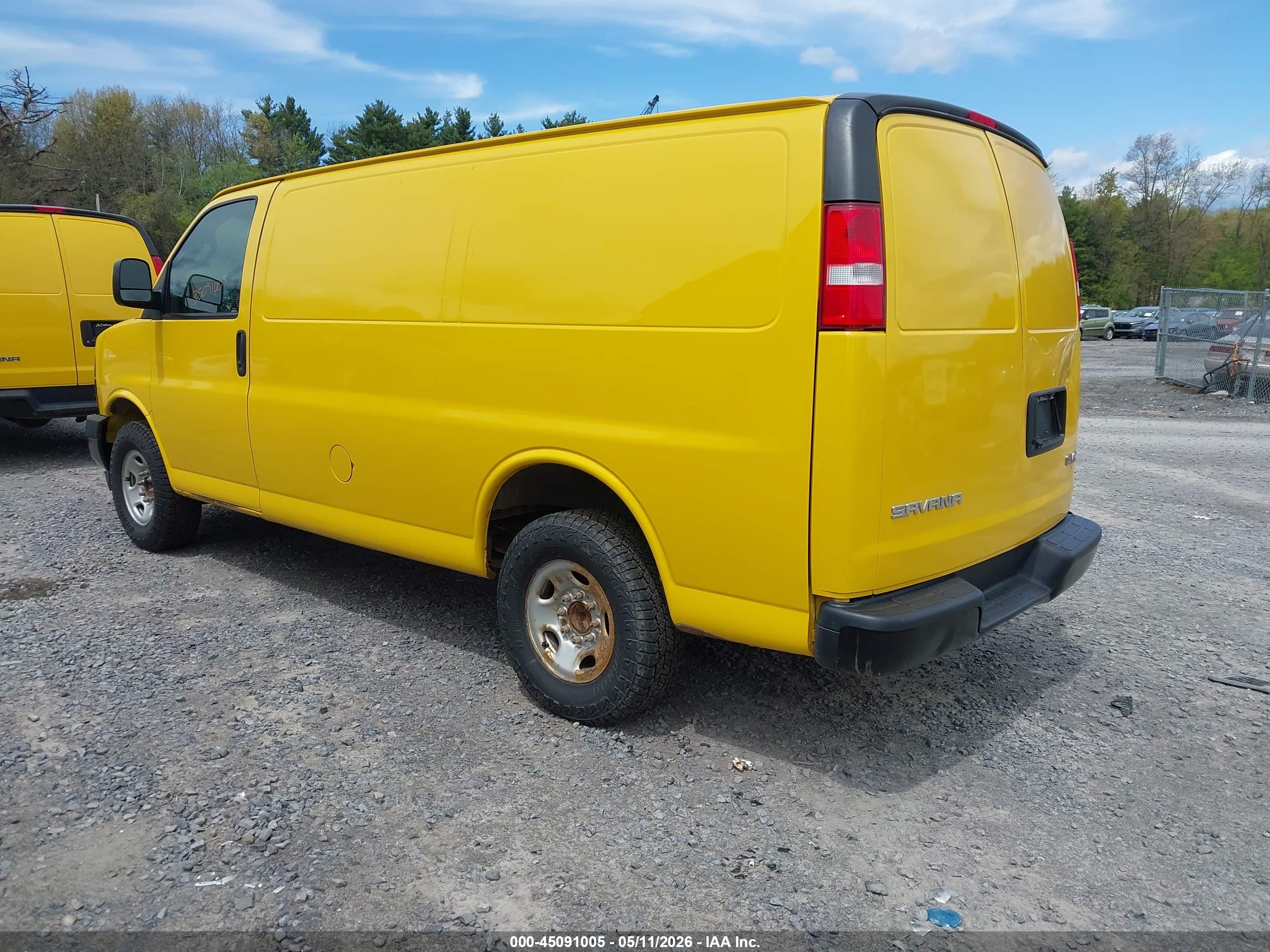 GMC SAVANA image 3