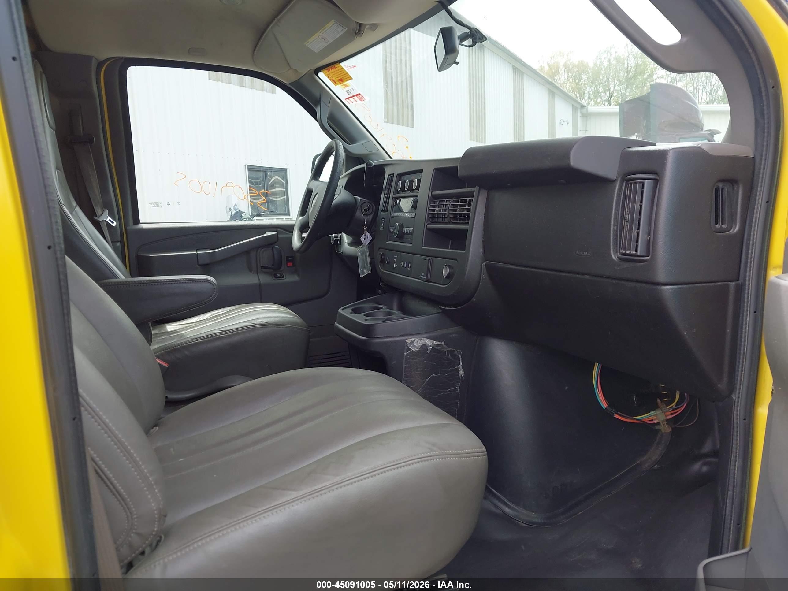 GMC SAVANA image 5