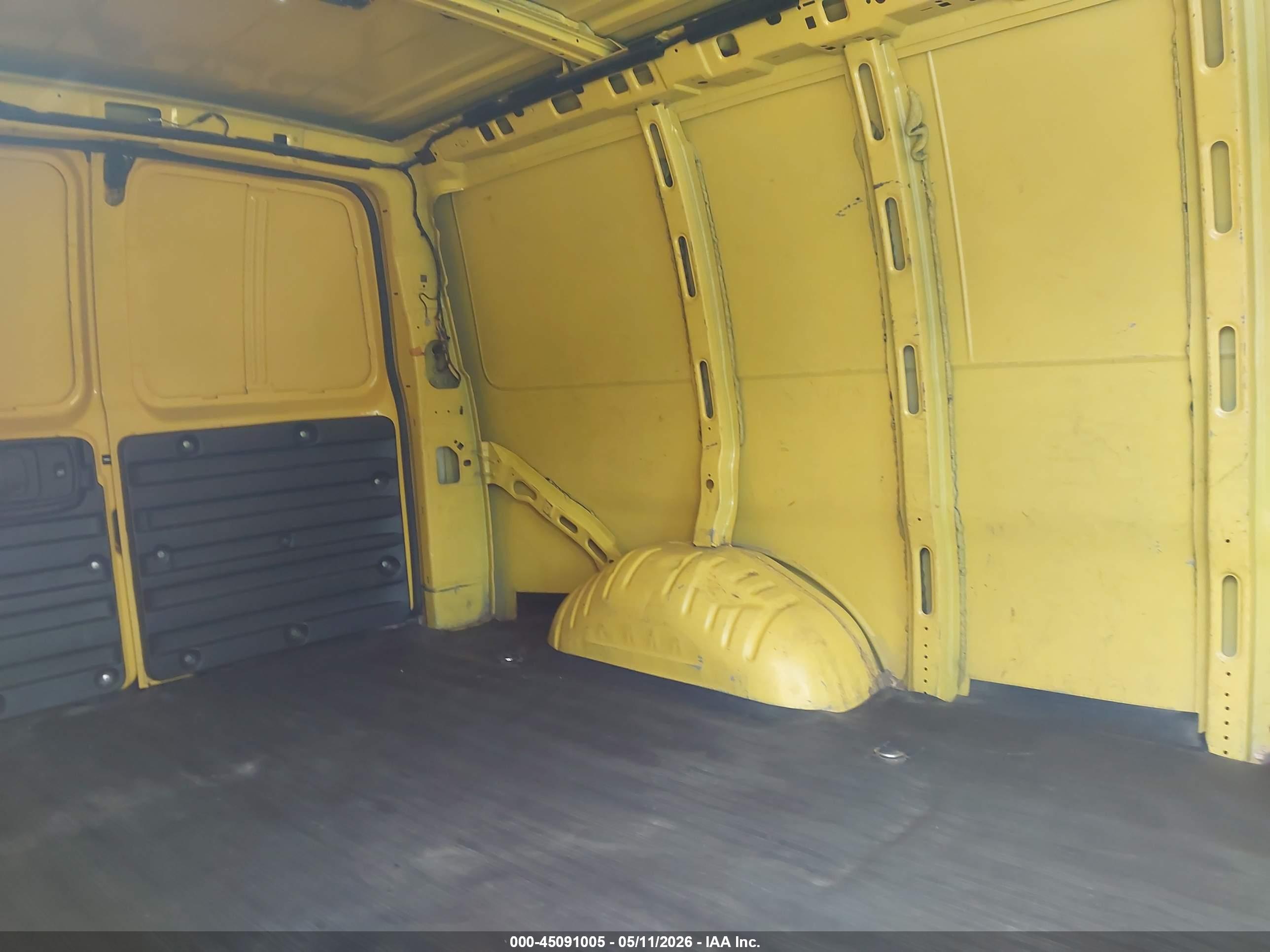 GMC SAVANA image 8