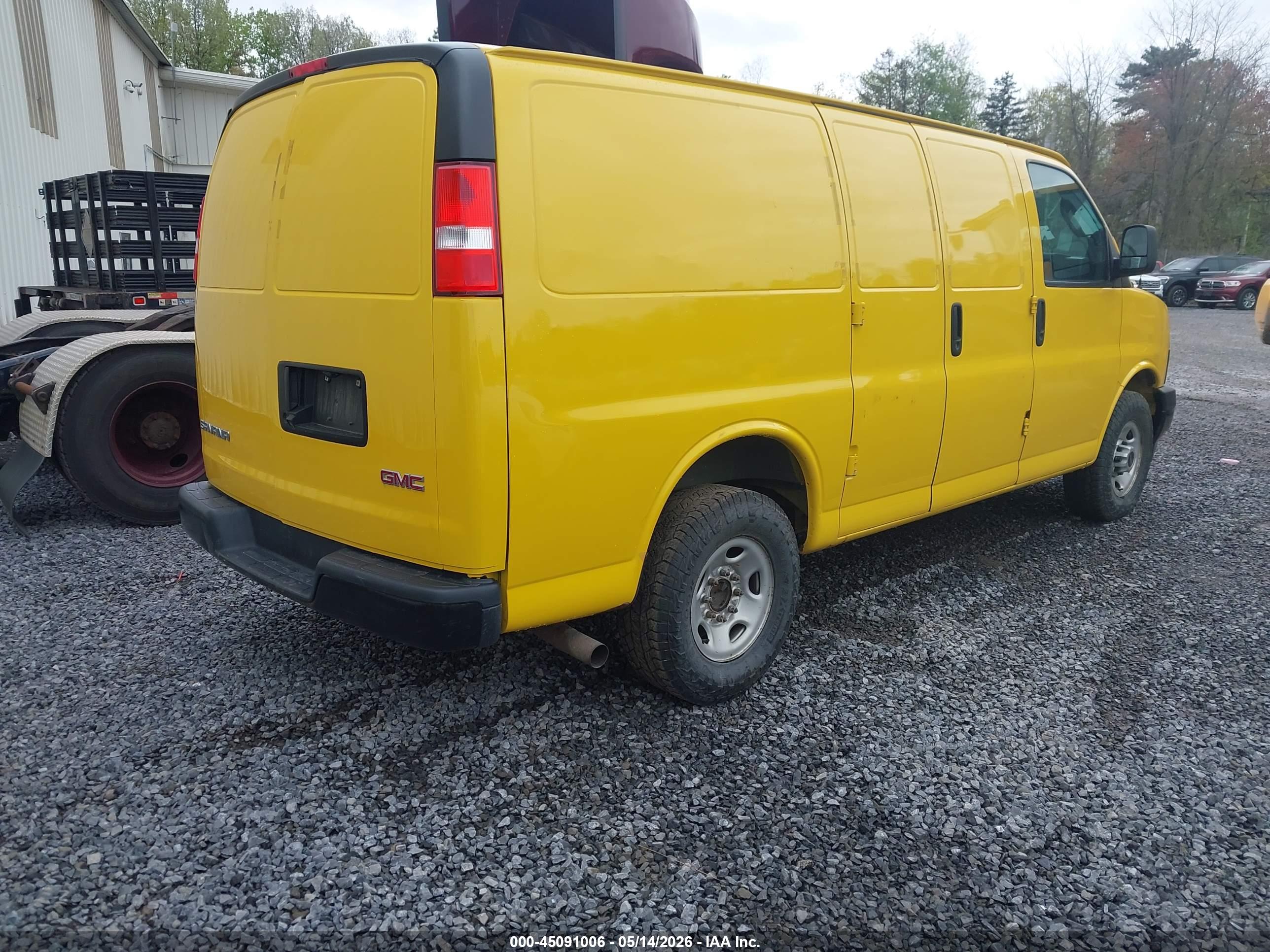 GMC SAVANA image 4