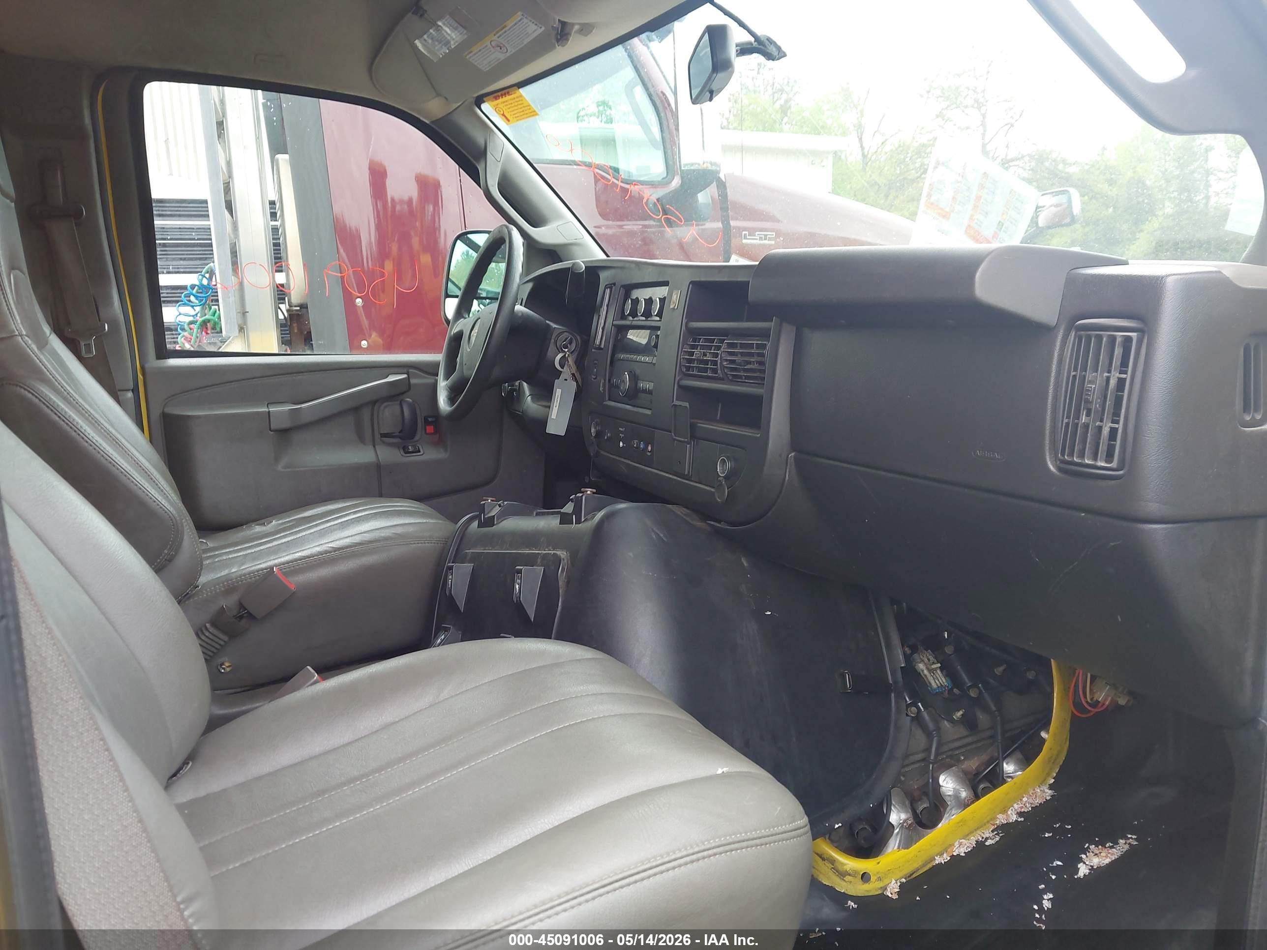 GMC SAVANA image 5